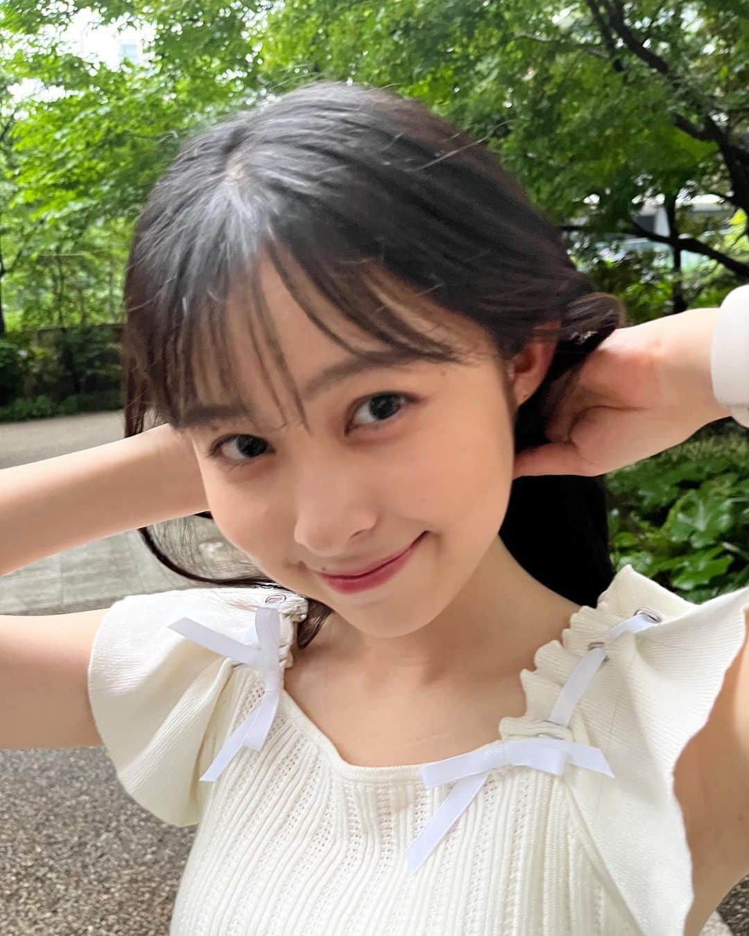 村山千夏さんのインスタグラム写真 - (村山千夏Instagram)「こんばんは。  気がついたらもうすぐ6月かぁ 1番苦手な梅雨が待っている…  あしたはれーになーれ！   Good evening.  When you realize it's almost June The worst rainy season is waiting...  Let's be sunny tomorrow!  #jk#ljk#jk3#05#05line#17歳#17yearsold #女子高校生#GRL#grlコーデ #アルシーヴ #archives #fyp#foryoupage#japan#japangirlfashion」5月30日 17時26分 - chinatsu___mura