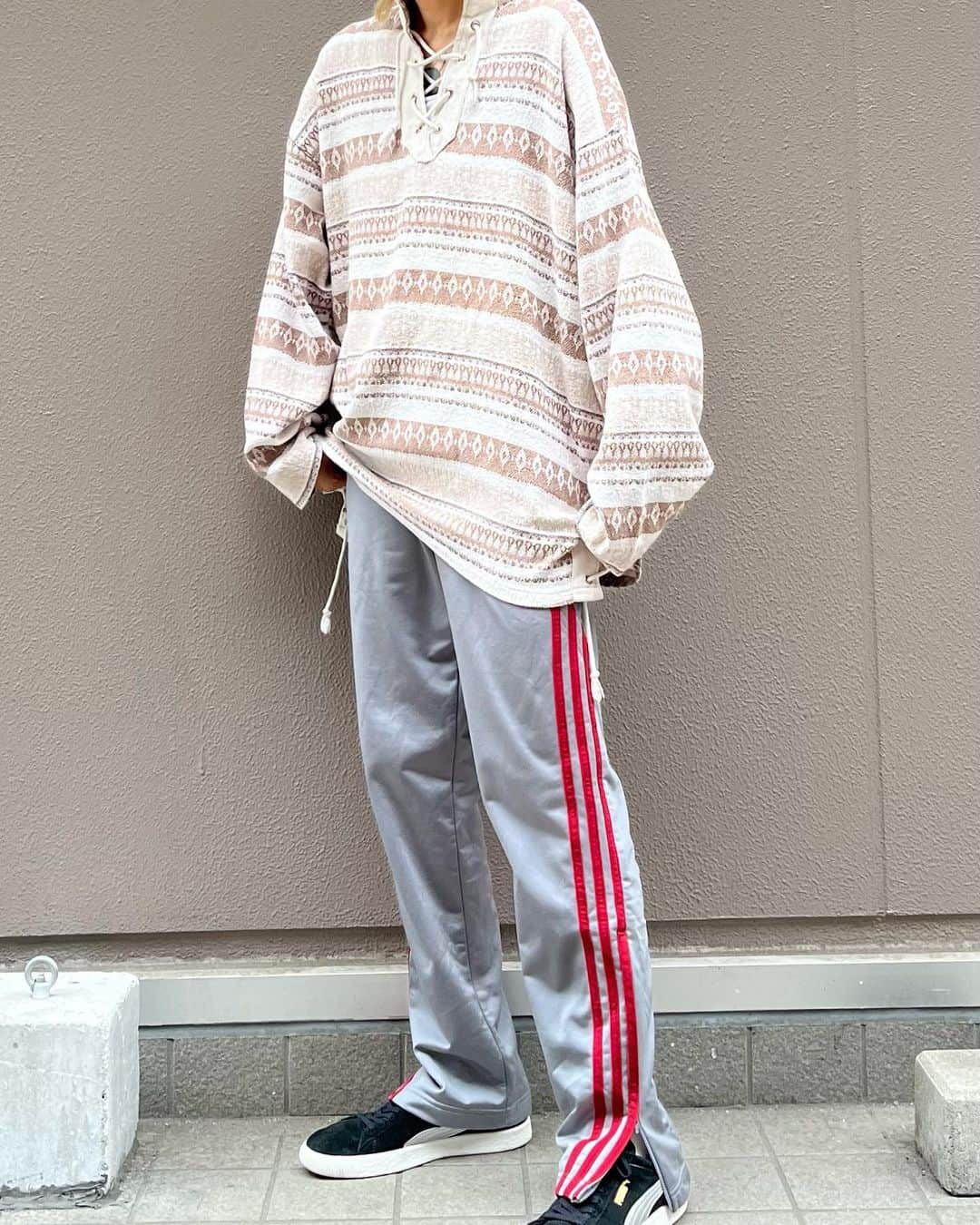 ジャムルさんのインスタグラム写真 - (ジャムルInstagram)「adidas トラックパンツ グレーxエンジ ¥6800+tax(7480) . Nativeパターン レースアップTOPS ¥6200+tax(6820) . WEB SHOPに入荷しております。 是非ご覧ください。 jammru.com  #お問い合わせはお電話で承ります #jammru#adidas#jammru_style  #osaka  #fashion  #streetstyle  #streetfashion  #vtg  #vintage  #used  #usedclothing  #古着 #古着屋 #ファッション #70s #80s #90s」5月30日 17時34分 - jammru