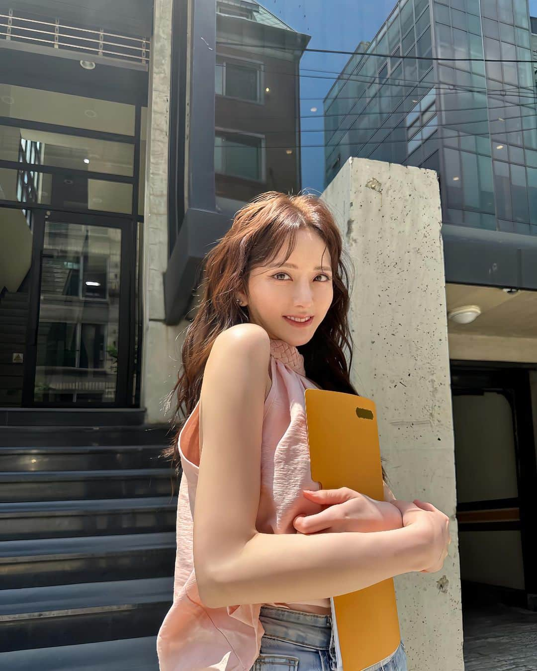 谷亜沙子さんのインスタグラム写真 - (谷亜沙子Instagram)「날씨가 여름같애🌻🏝️🍉  雨が降った後の晴れは夏みたいだよね。  ソウル生活もうすぐ1ヶ月です🇰🇷  一旦日本に戻って、 @no.a.bananacake の最終チェックをして来月から再販始めます！ 後少しお待ちください🫶🍌☺️」5月30日 17時35分 - asyakodayo