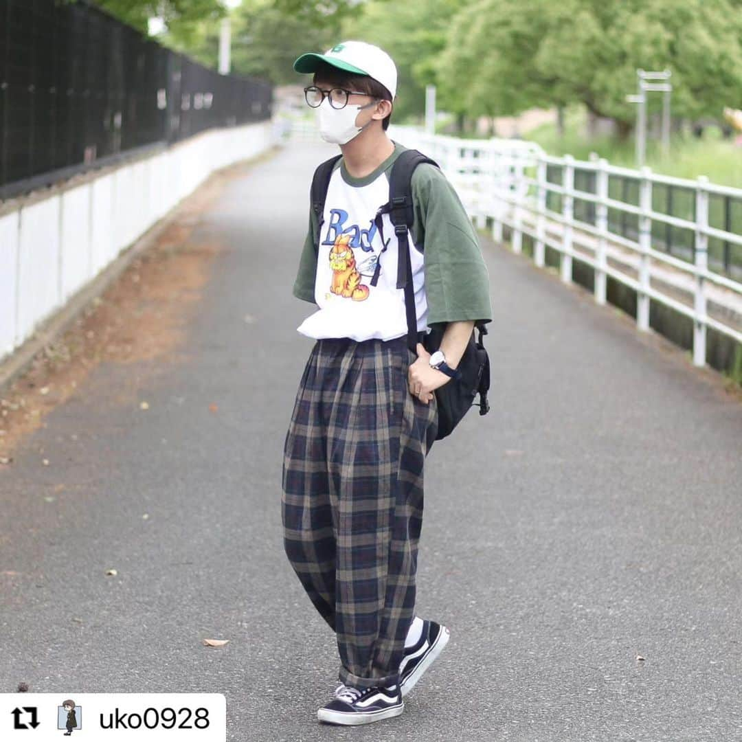 ジーンズメイトさんのインスタグラム写真 - (ジーンズメイトInstagram)「素敵にご紹介頂きました！  #Repost @uko0928 with @use.repost ・・・ 【jeansmate×Garfield】  ガーフィールコラボラグランTシャツ Y2K ストリート kutir ワイドパンツ× nordgreen⌚× vans.オールドスクール!です♪ ✾ ✾ 【jeansmate×Garfield】  『ガーフィールコラボラグランTシャツ  Y2K ストリート』のご紹介です！！ ✾ ゆったりとしたラグランシャツがトレンド感満載◎◎！！ ✾ 今回はカーキ色のTシャツに緑のカラーを多く入れてみました♪♪ ✾ ✾ クーポンコード【JMS3ESXRD】 ✾ ・最低金額無の15％OFF ・税込3,900円以上で送料無料 ・期間2023年６月15日まで ・他のクーポンと併用不可 ・商品代金にのみ使用可 ・1人1回のみ使用可能 ・オンラインショップ限定 ✾ ✾ ●着用：カーキ/ ✾ jeansmate×uko ✾ ✾ ☡✐☡✐☡✐☡✐☡✐☡✐☡✐☡✐✐☡✐☡✐☡ ✾ ✾ #ジーンズメイト #jeansmate #ワイドパンツ #ガーフィールド #Garfield #古着男子 #古着女子 #古着mix #古着 #古着好きな人と繋がりたい #古着コーデ #お洒落さんと繋がりたい #古着女子と繋がりたい #古着男子と繋がりたい #古着好き #ゆるコーデ #古着パンツ #着回しコーデ  #ビッグシルエット #ストリート系男子 #ストリート系女子 #オーバーサイズ #シンプルコーデ #夏コーデ #カジュアルコーデ #着画くらぶ #着画　 #古着ファッション #ラグラン」5月30日 17時35分 - jeans_mate