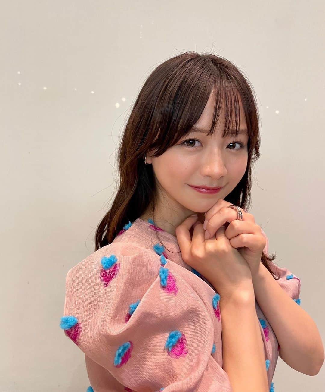 森香澄のインスタグラム：「. フジテレビ『今夜はナゾトレ』 この後19時からです☺︎」