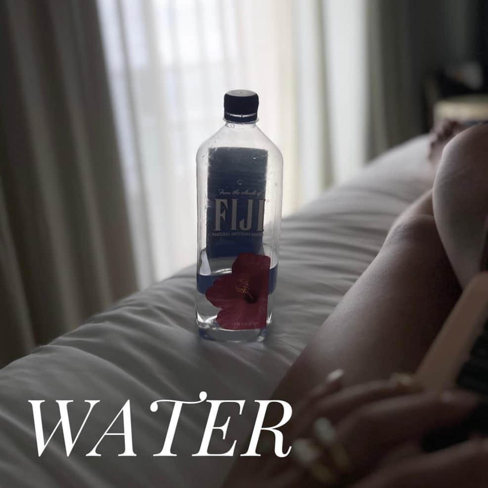 紺谷みえこのインスタグラム：「お水習慣ꕤ…˖  こまめに取りたいのに 気にしないとすぐ忘れちゃう⸌◦̈⃝⸍」