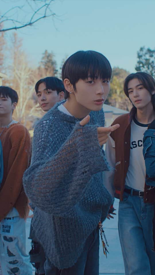 ジコのインスタグラム：「BOYNEXTDOOR 'Serenade' Official MV  🔗 https://youtu.be/Uyq9OE8lIz8  🚪1st Single Album [WHO!] OUT NOW  #BOYNEXTDOOR #보이넥스트도어 #BOYNEXTDOOR_WHO #WHO #Serenade」