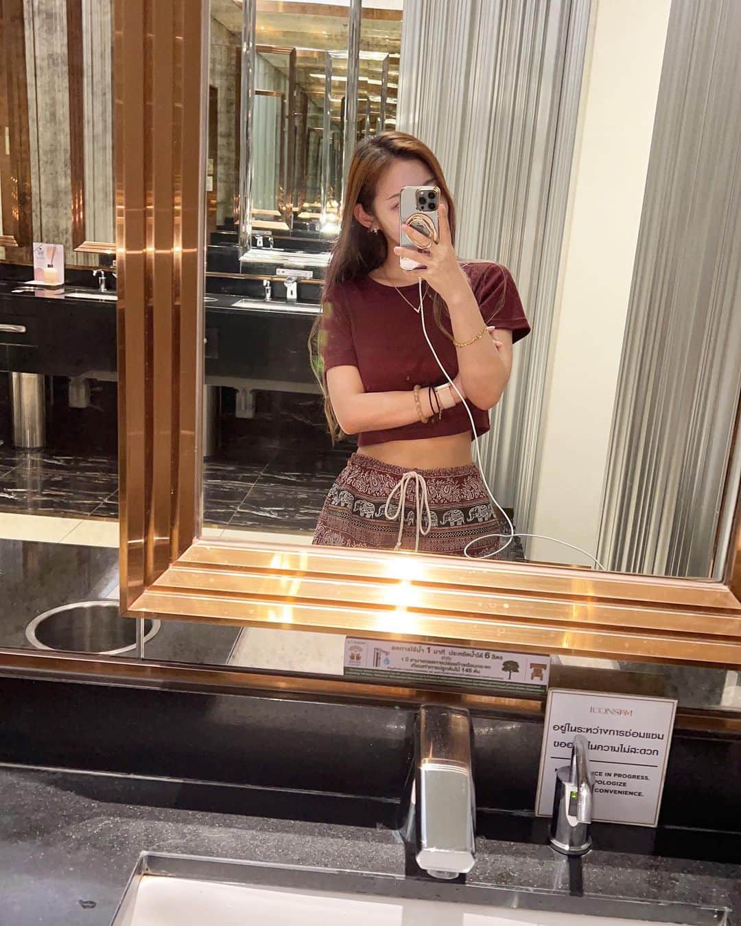 かおるのインスタグラム：「髪切らなきゃ、髪染めなきゃ💈✂️」