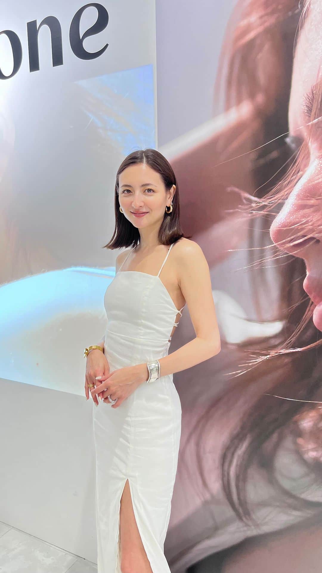 エリーローズのインスタグラム：「Otonë 阪急うめだ本店popup。 特別な9日間があっという間に終わりました。足を運んでくださった皆さまありがとうございました🕊️  リピートでずっとご愛用してくださっている方、知ってはいたけど実際に手に取って体験してみたかった方、初めてOtonëの世界観にふれていただけた方が多くお越しくださいました。  質感や香りに感動し、スキンケアが楽しみになったというたくさんのお声をいただき、私も嬉しい限りです🥹✨  ひとつひとつ丁寧に作りあげたOtonëのスキンケアリチュアルが皆さまのお肌にずっと柔らかく寄り添える存在でありますように。これからもOtonëをよろしくお願いします🤍  @otone_official  @hankyu_greenage」