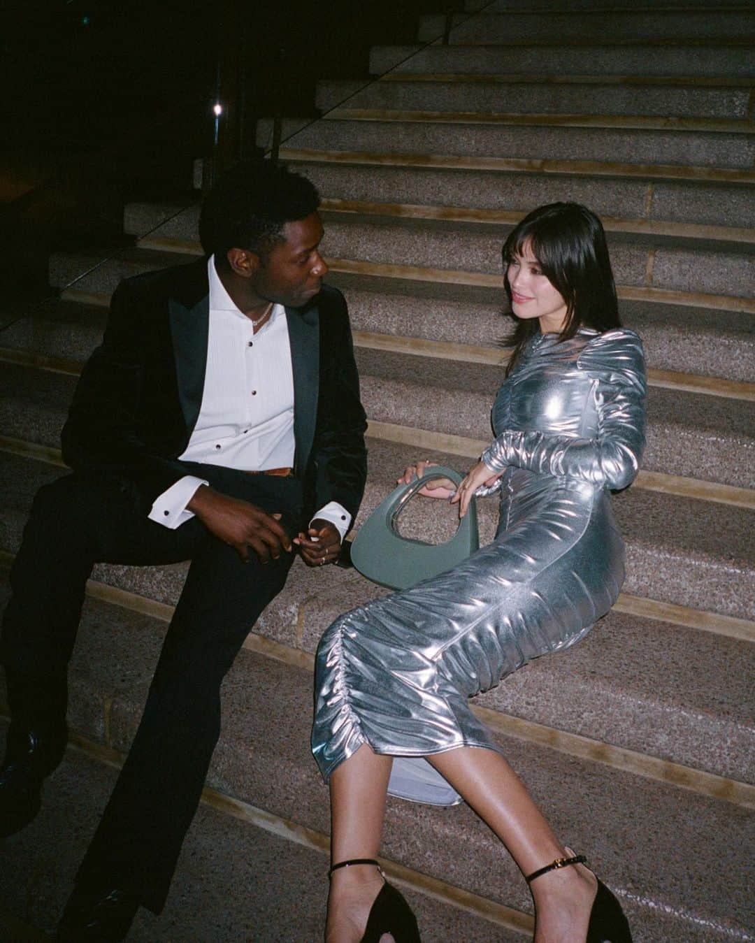 サラ・エレンのインスタグラム：「Finally got some film back from the @tiffanyandco Gala afterparty. An iconic brand in an iconic location. Such a beautiful evening 🖤」