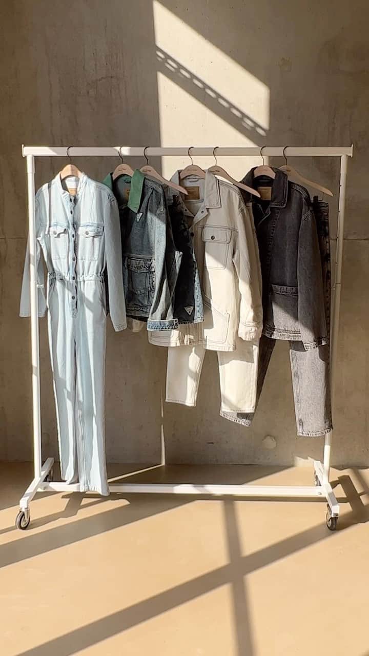 アメリカンビンテージのインスタグラム：「A selection of denim to start the week! More in the mood for a jumpsuit or two-piece set? Tell us in the comments 💙   #americanvintage #denim #trend #amvproduction」
