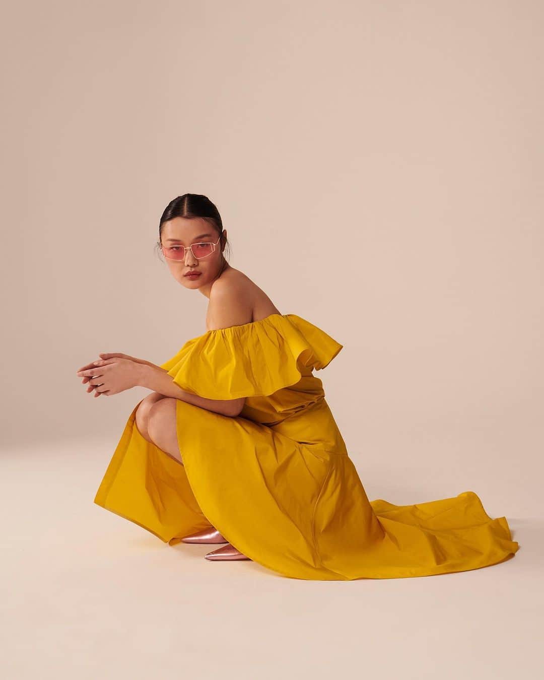 タラジャーモンのインスタグラム：「Tara girls, enter the scene with style and elegance.  #tarajarmon #fashion #partydress #theinvitation #PE23」