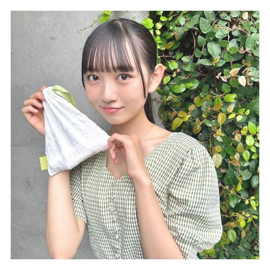 近藤結良さんのインスタグラム写真 - (近藤結良Instagram)「🤍🌱 ニコラ7月号の付録!! 「17kg ぽこぽこきんちゃく」 * * 流行りのポコポコ素材で､これからの季節にピッタリの色合い💚 ヘアミストとかも余裕で入るサイズだから夏のお直しグッズを入れるのもおすすめ✨ * * #ニコラ #nicola #ニコモ #ニコラ7月号 #17kg #イチナナキログラム #ニコラ6月号発売中  #近藤結良  #ゆらふぉとぐらむ」5月30日 18時59分 - yura_kondo.official