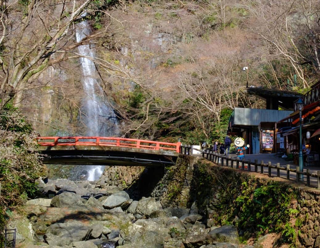 Osaka Bob（大阪観光局公式キャラクター）さんのインスタグラム写真 - (Osaka Bob（大阪観光局公式キャラクター）Instagram)「Minoh Falls, known for its beautiful nature and waterfall scenery, is quite captivating. You can enjoy hiking and picnicking while enjoying the refreshing mountain air 🌲🧺🚶‍♂️  箕面の滝は、滝と自然が織りなす美しい景色が魅力。清涼な空気を感じながら、ハイキングやピクニックが楽しめます🌲🧺🚶‍♂️  —————————————————————  #maido #withOsakaBob #OSAKA #osakatrip #japan #nihon #OsakaJapan #大坂 #오사카 #大阪 #Оsака #Осака #โอซาก้า #大阪観光 #sightseeing #Osakatravel #Osakajepang #traveljepang #osakatravel #osakatrip」5月30日 19時00分 - maido_osaka_bob