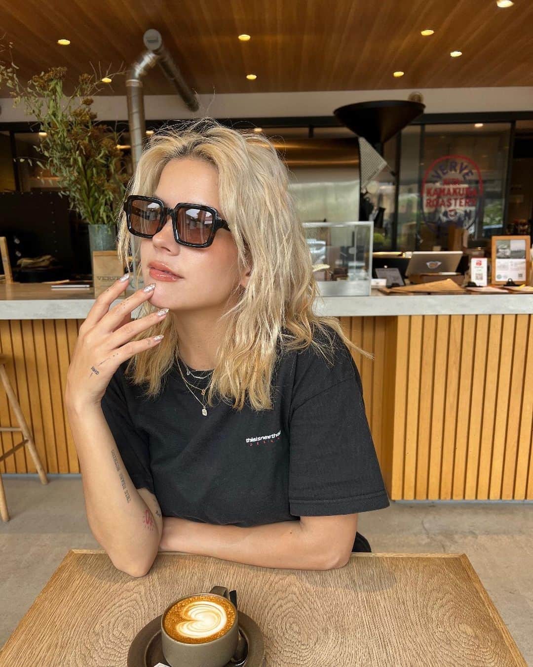 Satomi Biancaのインスタグラム：「🕶🤎   Helter Skelter 　　 @bedwin_official  @nativesonseyewear  @ridingequipmentresearch」