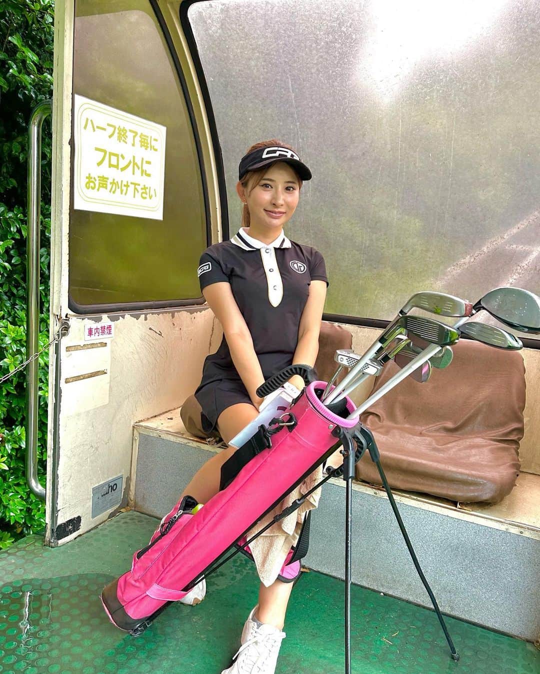 YUKAのインスタグラム：「油山ゴルフクラブ⛳️ このショートコースは、やっぱ足腰が鍛えられる山登り⛰笑  wear @cpggolf_official   #golf#golfwear#golfer#高尔夫球#ゴルフ#ゴルフウェア#ゴルフ練習#ゴルフ女子#ゴルフコーデ#福岡ゴルフ」
