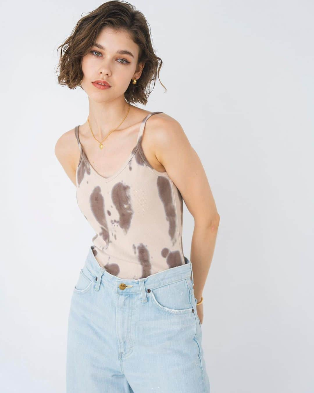 ALEXIA STAMさんのインスタグラム写真 - (ALEXIA STAMInstagram)「ㅤㅤㅤㅤㅤㅤㅤㅤ  23 Spring Summer Collection 6/2(Fri)19:00〜On Sale. ________________________________  ✔︎ Tie Dye Rib Bodysuit Color : Beige , Blue , Charcoal  Size : S , M Price : ¥9,900 (税込)  インナーカップ付きのボディスーツでタイダイ柄が目を惹く1枚です。 大きく開いたバックスタイルがヘルシーな印象に。 ボディスーツの着脱部分は、スナップボタン開閉タイプです。  #alexiastam」5月30日 19時19分 - alexiastam_official