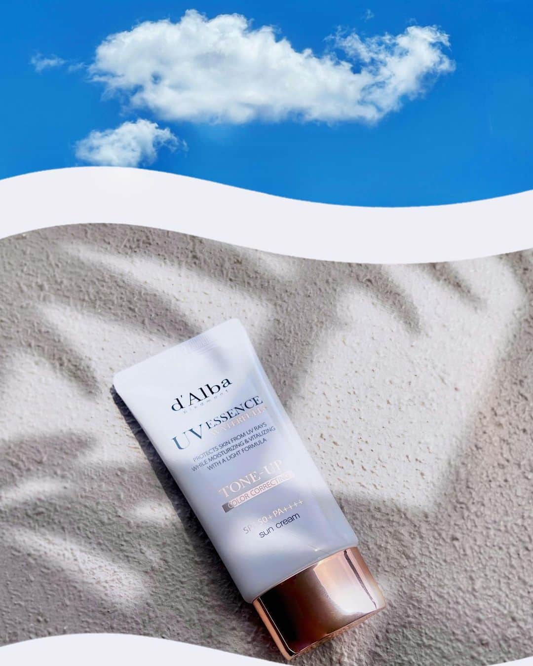 くまくまくまのインスタグラム：「・ 何本も使い切ってる愛用中のヴィーガンコスメ「d’Alba」のウォータフルトーンアップサンクリーム️ ☀  低刺激で、保湿力もある𖠚ᐝ 🩵  毛穴もカバーしながら、トーンアップ効果まである♡  SPF50+ PA++++で紫外線対策もできる  メイクの下地としても使えるし、メイクしない日は、これ一つで、みずみずしくて透明感のあるツヤ肌感作れるからお気に入り🎯 @checco_cosme @dalba_japan   ┈┈┈┈┈┈┈┈┈┈ 6月1日から始まるメガ割期間 2本セット3,400円  (6月メガ割期間：6月1日〜6月12日)  #checco #dalba #ダルバ #ヴィーガン #ダルバヴィーガン #化粧下地#トーンアップ下地#トーンアップuv#透明感メイク#透明感#ヴィーガンコスメ#水光肌 #ツヤ肌#ツヤ肌メイク#sponsored#メイク好き#韓国メイク#コスメレポ#韓国美容#韓国コスメ#韓国コスメレビュー#Qoo10おすすめ#Qoo10購入品#コスメレビュー#オススメコスメ」
