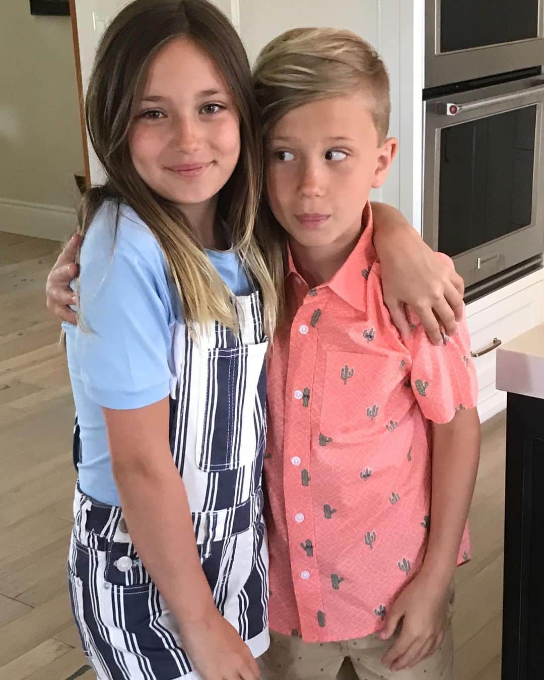ジャクソン・ビーバーのインスタグラム：「Happy birthday sister」