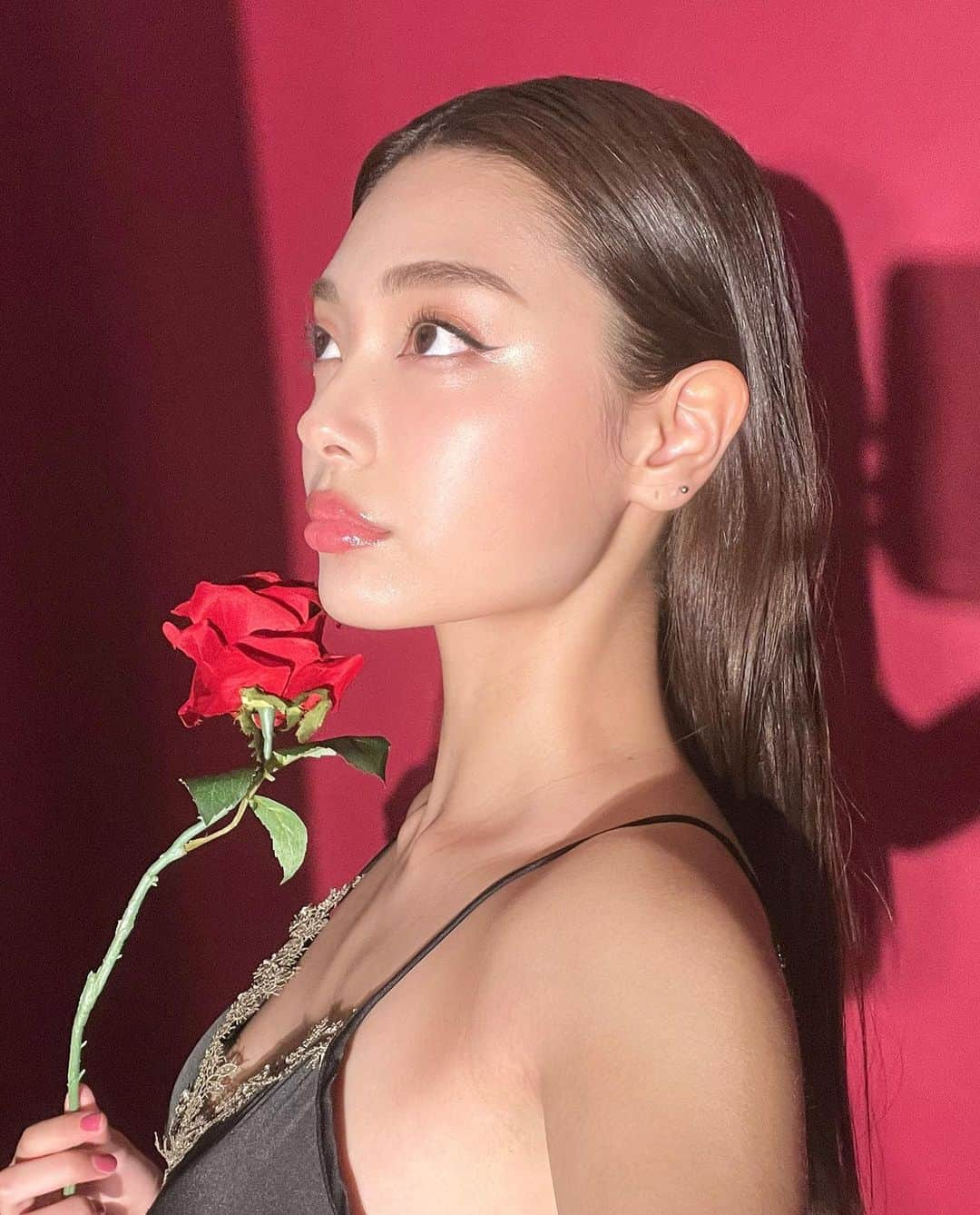 RIANさんのインスタグラム写真 - (RIANInstagram)「薔薇が綺麗すぎて一緒に投稿させていただきました 🌹❤️  The Rose Is so beautiful I had to post with It 🌹❤️  #CYBERJAPAN  #CJD_RIAN #rose #model」5月30日 19時30分 - cjd_rian