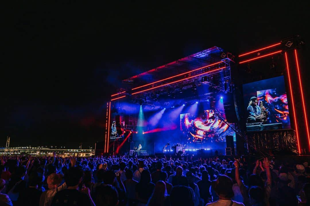 GREENROOM FESTIVALのインスタグラム：「今年のGREENROOM FESTIVAL'23の大トリを飾ったTASH SULTANA  GREENROOM FESTIVAL’23 横浜赤レンガ倉庫 2023年5月27日(土)・28日(日) https://greenroom.jp #greenroomfestival」