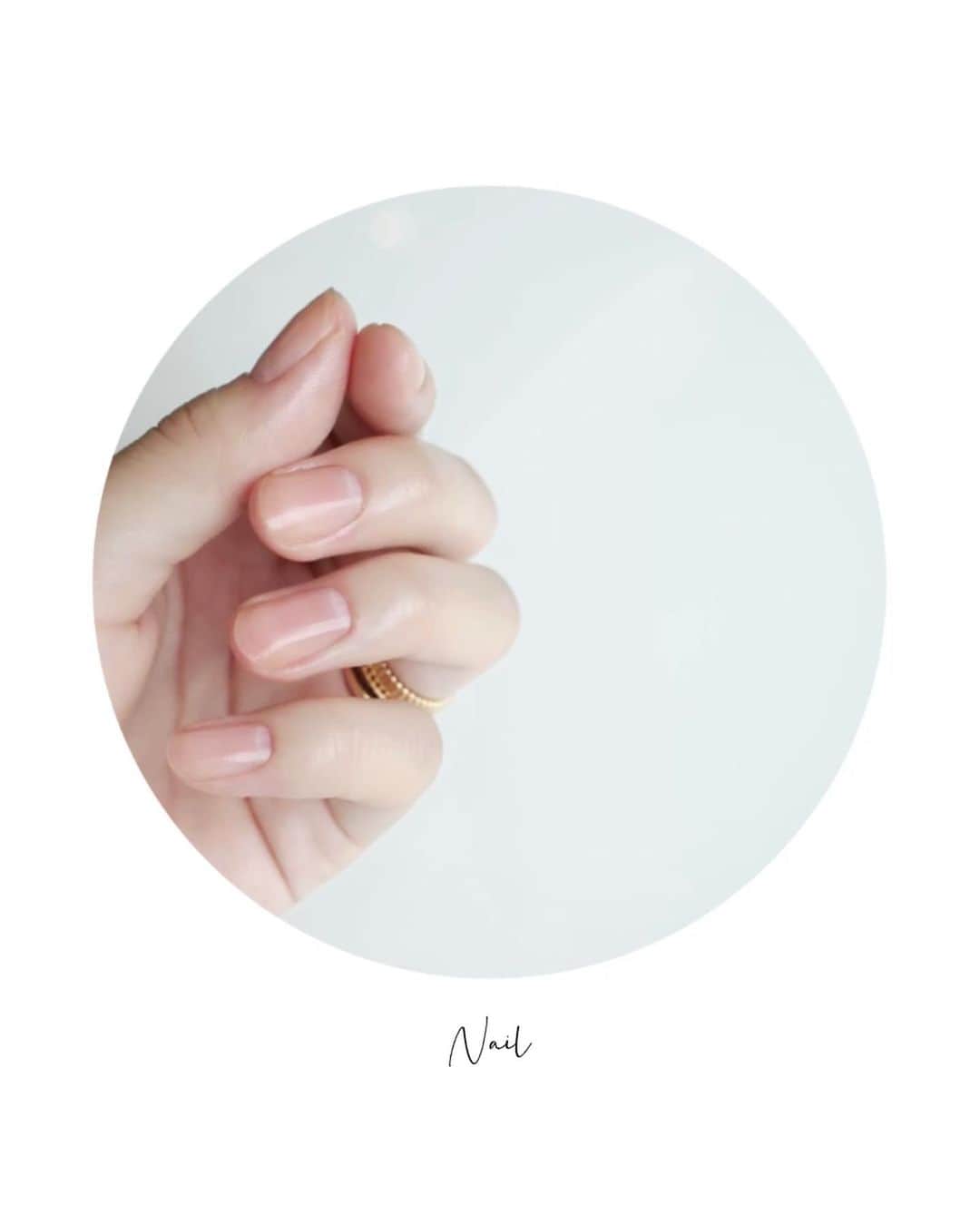 西川瑞希（みずきてぃ）さんのインスタグラム写真 - (西川瑞希（みずきてぃ）Instagram)「-素爪を美しく-ナチュラルに自然にすっぴんの爪も好きです。子育てがスタートしてから短めの長さにすることも増えたのでよりセルフケアも念入りに。  最近のお気に入りは、植物の力で巡りのケアをしながら、潤いとハリを与えてくれる“指先＋１℃”の温感ネイルセラム✨   @spadamai_products  ✴︎サーマル フィト ネイルセラム  水仕事もしていると乾燥が気になるので気になったらすぐぬりぬり。マッサージしながら塗るとオイルと美容液がしっかり浸透してくれて健やか綺麗な指先へ！(ベタつかずつけれるテクスチャーも◎)  そのままハンド全体にもセラムをプラスし、なじませながらマッサージするとパッと内から明るい透明感！そして、しなやかでふっくらな手元に。  甘皮/ささくれケアや、爪やすりはこちらをつかってます。ちょっと時間をかけてケアするだけで全然ちがうから、ちゃんとしよ！ってなる！  @kobako_official ✴︎キューティクルプッシャー ✴︎コンパクトニッパー ✴︎ネイルファイル  写真はセラムのみでマニキュアもなんにも塗ってないけどツヤツヤでうれしい❤︎  #mizukitotalbeauty #nail #beauty #nailcare #spadamai #素爪 #美爪 #爪ケア #ネイル #ネイルケア #ネイルオイル」5月30日 19時24分 - mizuki_nishikawa_