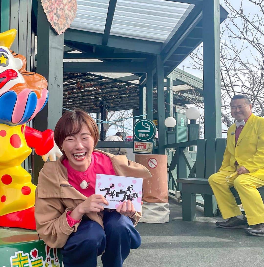 雨宮萌果さんのインスタグラム写真 - (雨宮萌果Instagram)「🤡🤡🤡  STV「ブギウギ専務」 TVer配信中！  北海道縦断の旅で  函館ご当地バーガーショップ 「ラッキーピエロ」に到着✨  ラッキーくんと記念写真を 撮っていたら  ん？後ろに 黄色いキャラクター人形が…。  いや、大地係長だったーww  カーネルおじさんのように 馴染んでいました。  #ブギウギ専務　 #ダイノジ #大地洋輔 #ラッキーピエロ #函館」5月30日 19時32分 - ame_moe_kichi0630