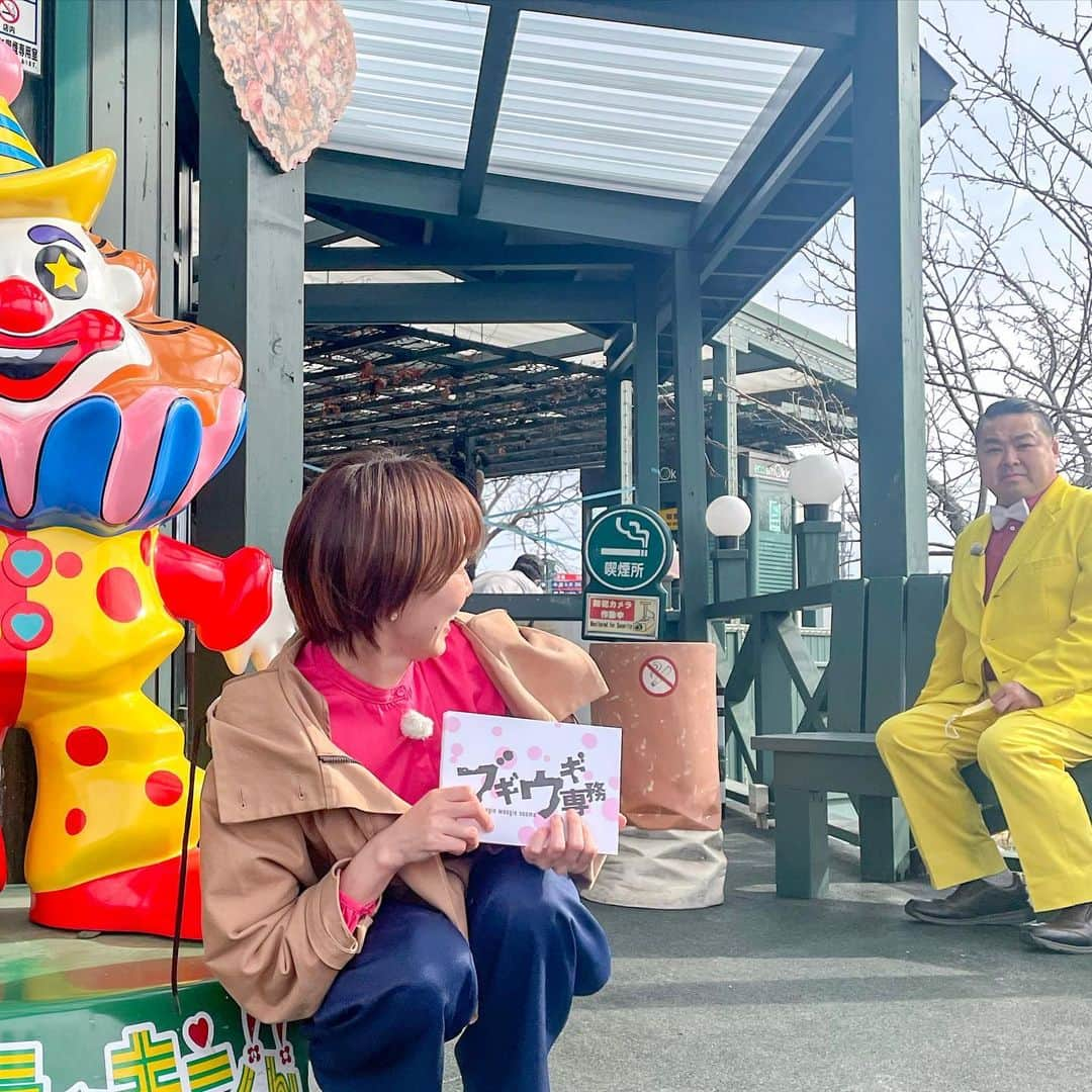 雨宮萌果さんのインスタグラム写真 - (雨宮萌果Instagram)「🤡🤡🤡  STV「ブギウギ専務」 TVer配信中！  北海道縦断の旅で  函館ご当地バーガーショップ 「ラッキーピエロ」に到着✨  ラッキーくんと記念写真を 撮っていたら  ん？後ろに 黄色いキャラクター人形が…。  いや、大地係長だったーww  カーネルおじさんのように 馴染んでいました。  #ブギウギ専務　 #ダイノジ #大地洋輔 #ラッキーピエロ #函館」5月30日 19時32分 - ame_moe_kichi0630