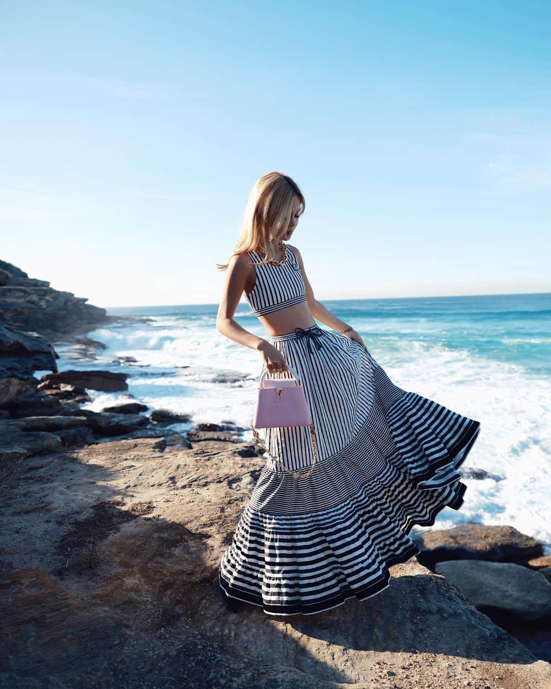 リリーマイマックのインスタグラム：「Let’s pretend it’s summer in Australia @louisvuitton #LVNautical 🛳️」