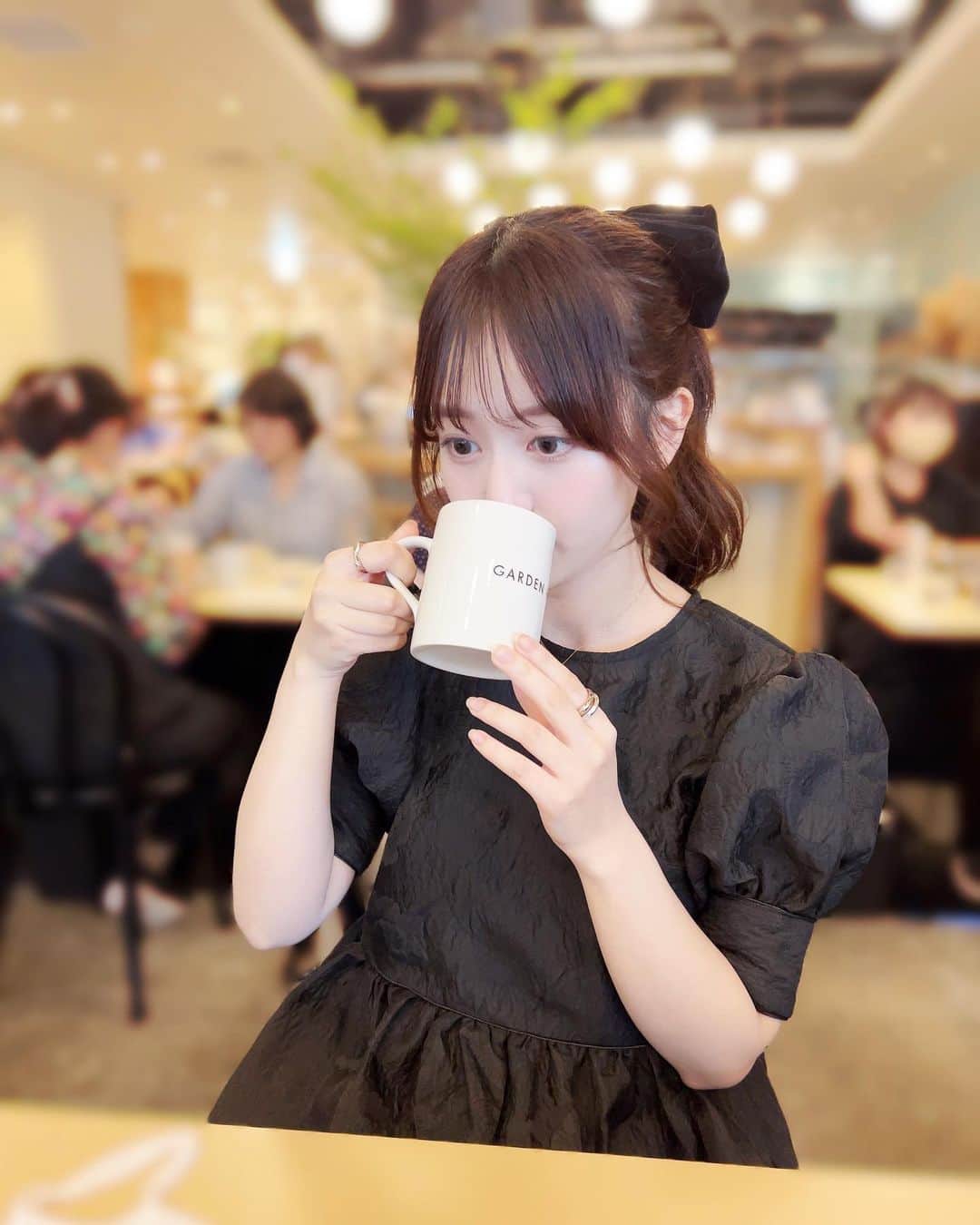 中川梨花のインスタグラム：「. ちらっ」