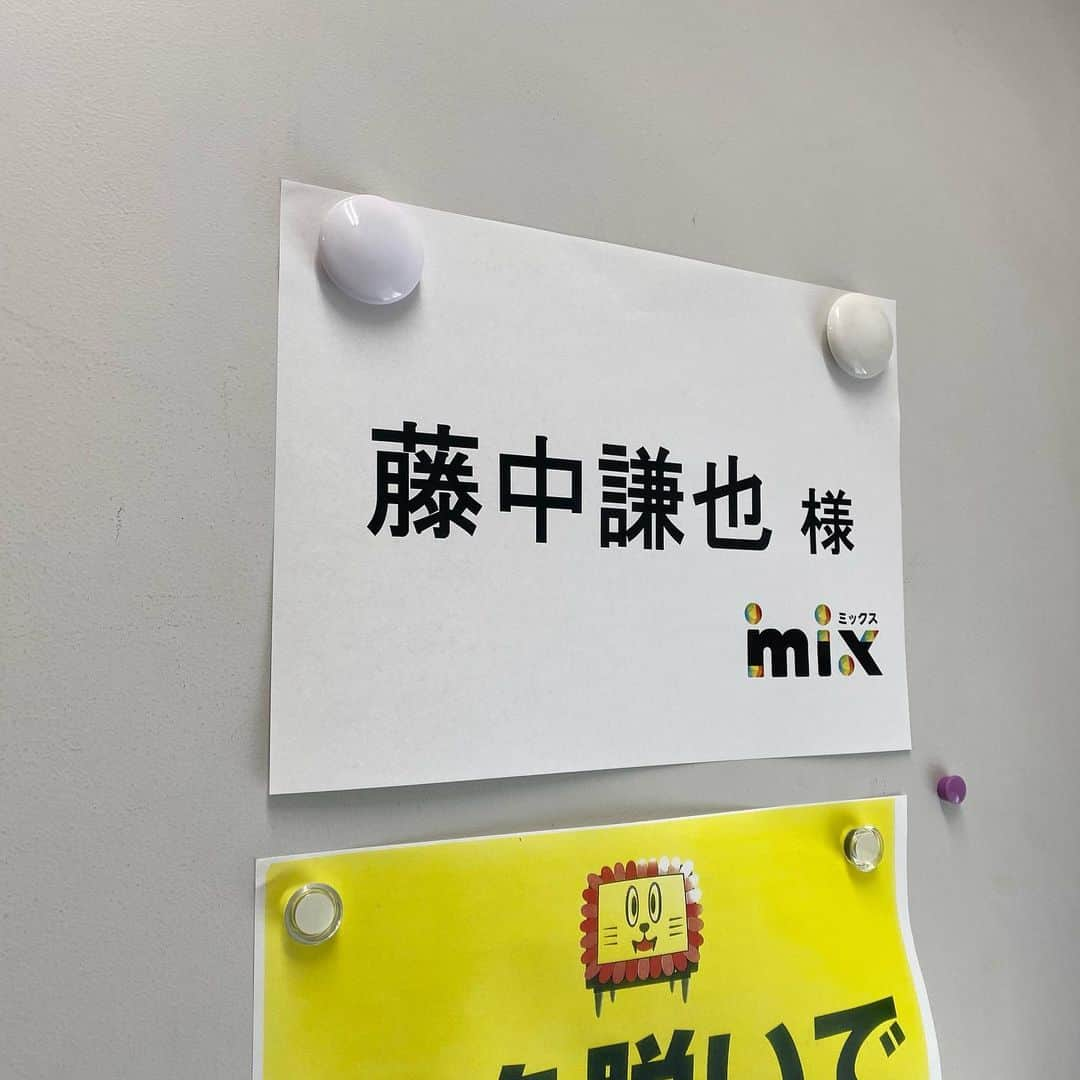 藤中謙也さんのインスタグラム写真 - (藤中謙也Instagram)「mixに出演させていただきました📺  スタジオで 選手の活動について Intr volleyball clubについて放送していただきました。  良い経験！アナウンサーの皆さんスゴイなと🗣️ 原アナウンサー、永岡アナウンサー テレビ素人ですがありがとうございました！ 木村アナウンサー @natsumi_kimura1018  ナイストスでした🏐 小田さん何から何までお世話になりましたm(__)m ナイスレシーブ🏐  #tys #mix  #volleyball #バレーボール #Vleague #Vリーグ #ハイキュー #suntorysunbirds #サントリーサンバーズ #箕面市 #バレー #大阪 #goldwin #ゴールドウィン #c3fit #doctorair #underarmour」5月30日 19時48分 - kenya.f_ss