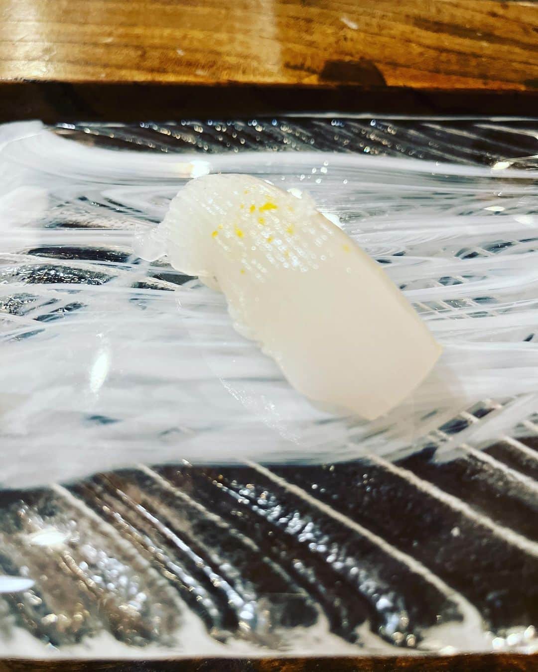 福田葉子さんのインスタグラム写真 - (福田葉子Instagram)「家の近くに行きつけのおいしい鮨屋がある幸福。 島根産の鯵、脂の乗った鰯、ヤリイカに金目鯛、真鯛。ほっぺた落ちそうに美味。 お鮨、最高。 #三桝家　#吉祥寺　#お鮨屋さん #鮨屋　#お鮨　#おいしい　#幸せ　#sushi #yummy #foodie #love」5月30日 19時40分 - yoyoyokoko