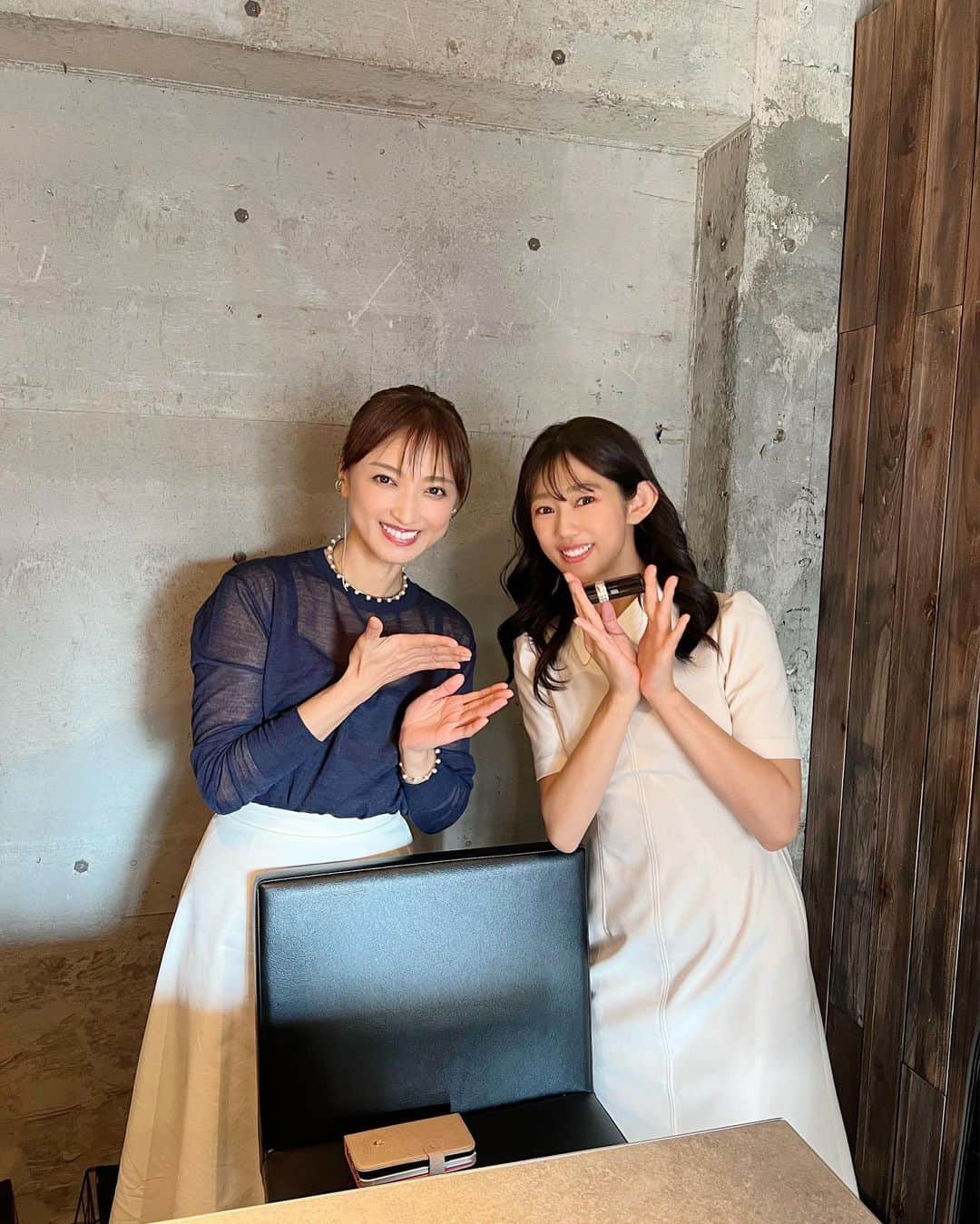 堀江聖夏のインスタグラム：「⌇‎❤️❤️❤️ ⁡ お会いするたびに見惚れてしまう 理恵さん @mochiee28 から ⁡ なんと、みんなへ お名前入りのリップのプレゼント🎁♡ ⁡ ⁡ 同じ事務所の さくら、みずき、れいみちゃんと😘 みずきのお誕生日のお祝いも🎂おめでとう〜！ ⁡ 理恵さん、横から見ても前から 見ても斜めから見ても洗練された 美しさでありながら、 気さくに「ほりえってぃは最近どう？♡」 と聞いてくださり、、 いつも理恵さんに甘えてばかり。 (そういえば、初めてコロナ禍でzoomでお話しして、優しいお言葉に泣いたこともあったなぁ..) ⁡ 私はセント・フォースにいて 今年で11年目ですが、大好きな理恵さんの もとにいられて幸せすぎてます！ ⁡  ⁡🍛 @bakumatsucurry ♡♡♡  ________________________________ #セントフォース #望月理恵 さん #代々木上原 #ランチ」