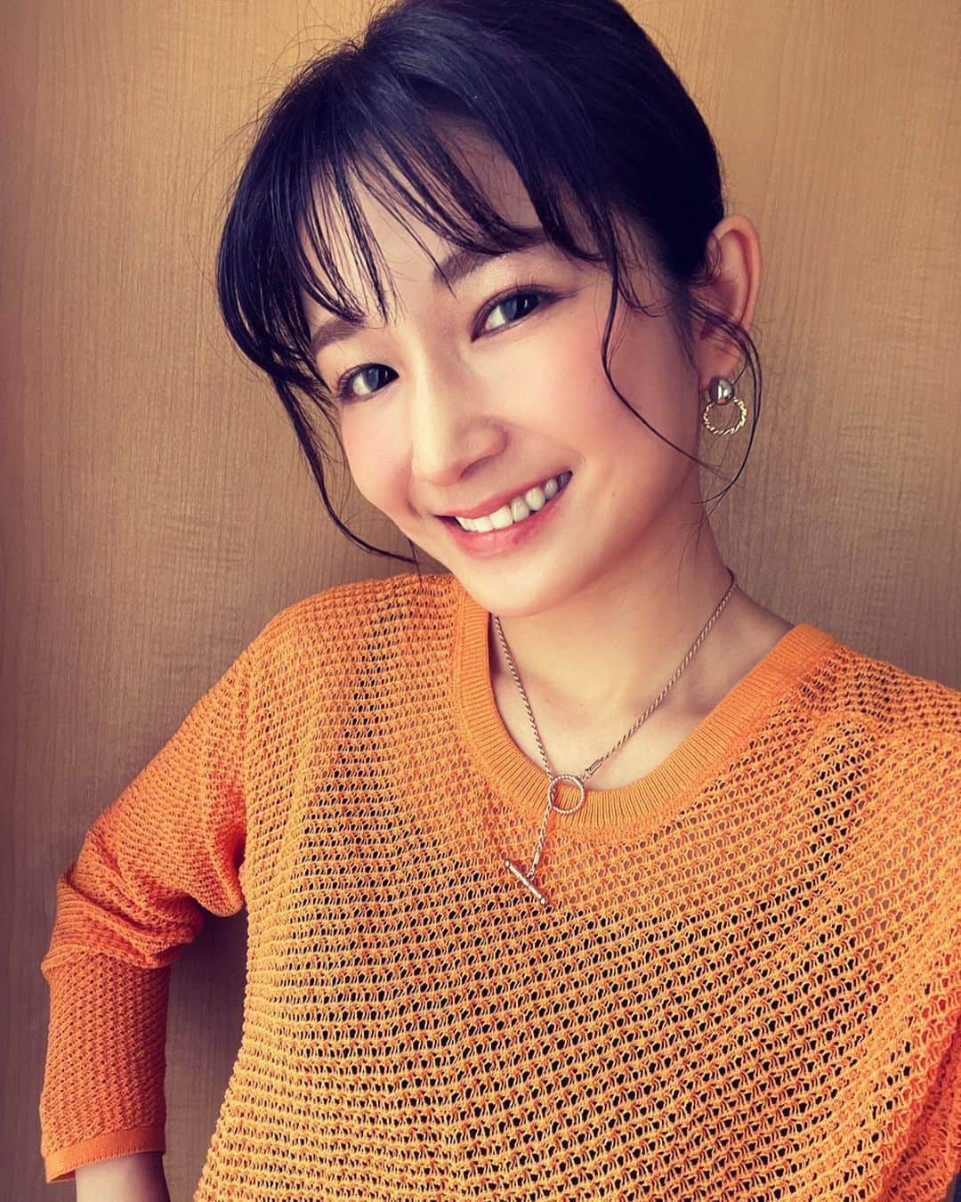 小西ゆりなのインスタグラム：「じわじわと汗ばむ季節になってきた今日この頃… 金属アレルギー対応で✨ 海や温泉につけたまま入っても錆びにくく、汗かいても変色しにくい✨ シンプルかつ理想的なネックレスに出会った👏 @rebeach.official  他のアクセサリーもとっても可愛くて、リピート買いしたのでまた紹介します💡 #rebeach #accessory #ハワイアンジュエリー #錆びにくい #変色しにくい #夏におすすめ #夏ジュエリー」