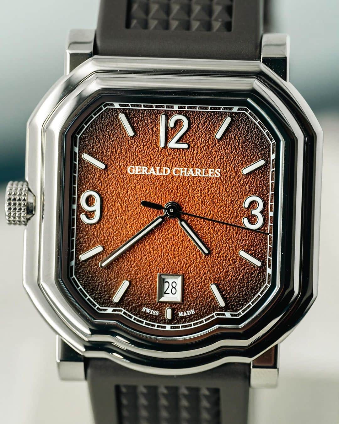 Daily Watchさんのインスタグラム写真 - (Daily WatchInstagram)「Up close with the limited edition GC Sport Clay from @GeraldCharles_Official. Inspired by the professional clay tennis season and featuring a stunning graduated russet-colored dial. A limited edition of 200 pieces 🔥 #geraldcharles」5月30日 19時45分 - dailywatch