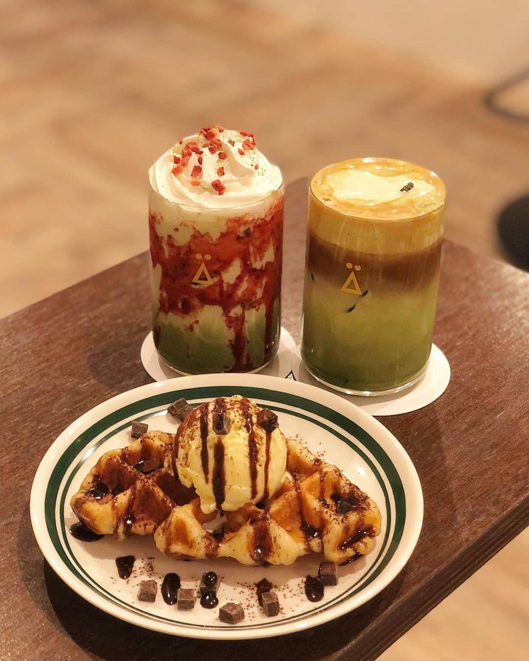 下川琴戸音のインスタグラム：「・ ☕️🍃  中崎町のカフェが可愛かった💖 ̖́-‬ 甘い飲み物×甘いスイーツ 甘々でしあわせ🥹♡  クロッフルって美味しすぎない？ 大好きなんやけど！！！！ 山でコーヒー飲む時に クロッフル焼きたい！したいことまた増えた！！！ わーーー🥹💖 ̖́-‬ ・ ・ ・ #中崎町カフェ  #カフェ #カフェ巡り #クロッフル #大阪カフェ #大阪カフェ巡り #cafe #waffle #大阪グルメ」