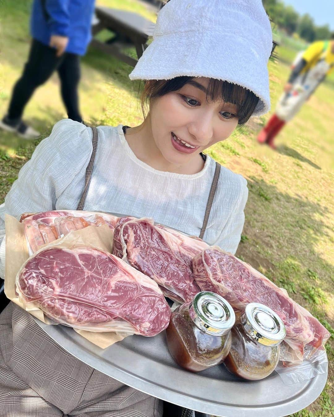 猪狩ともかさんのインスタグラム写真 - (猪狩ともかInstagram)「🥩🥩 . . 本日チバテレビ21:55〜 「カワウソちぃたん☆が行くホントの日本」 . 先週に続いて、ザ・ファーム🐮 収穫した野菜でBBQしました！ お腹も心も満たされた一日☺️✨ . そしてなんと番組は今夜の放送で最終回。 撮影はアットホームな雰囲気で いつものびのびとやらせて頂けました。 最終回寂しい（ ｉ _ ｉ ）（ ｉ _ ｉ ） . チバテレ映る方はチバテレで 映らない方はTVerで是非ご覧ください！ . . . #農園リゾート #ザファーム #チバテレ #ちぃたん」5月30日 19時50分 - igari_tomoka