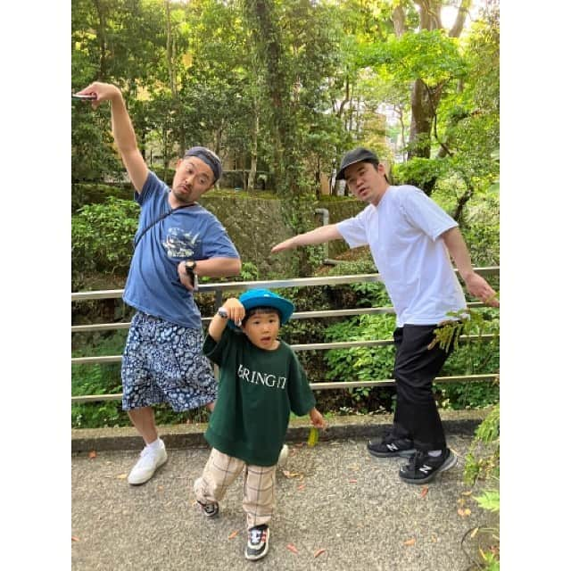 NON-Pさんのインスタグラム写真 - (NON-PInstagram)「毎回行きたくなる、来宮神社⛩  神社敷地内にカフェが何個かあるんどけど、 こんなにマイナスイオンたっぷりの開運Power満タンの所で働けるのってサイコー❕  毎回、本気で働きたいと思ってしまう☕️  #gw #最高　でした #熱海 #atami #☀️ #🌿 #👨‍👩‍👦　➕大津 #来宮神社 #⛩」5月30日 19時57分 - nonp_mam