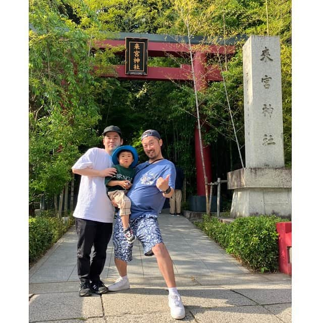 NON-Pさんのインスタグラム写真 - (NON-PInstagram)「毎回行きたくなる、来宮神社⛩  神社敷地内にカフェが何個かあるんどけど、 こんなにマイナスイオンたっぷりの開運Power満タンの所で働けるのってサイコー❕  毎回、本気で働きたいと思ってしまう☕️  #gw #最高　でした #熱海 #atami #☀️ #🌿 #👨‍👩‍👦　➕大津 #来宮神社 #⛩」5月30日 19時57分 - nonp_mam