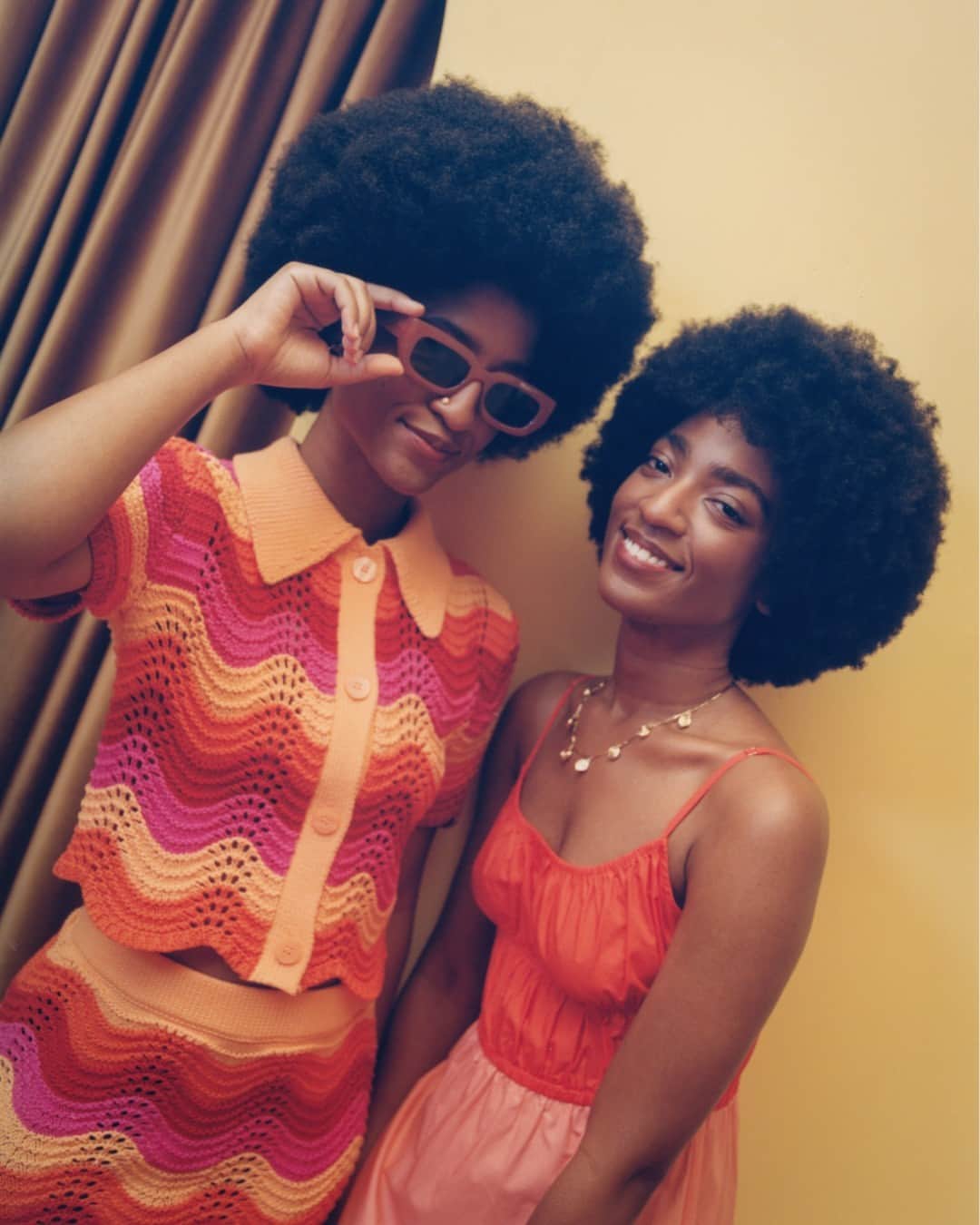 MANGOのインスタグラム：「The @chrys.twins are here to say hello to our summer collection and to double the outfit possibilities!  Watch the third and final chapter of The Mystery Outfit Challenge 💌 exclusively on our YouTube channel. ⁣ Cardigan: 57030250 ⁣ Skirt: 57040250 ⁣ Sunglasses: 57050006 ⁣ Dress: 47048633 ⁣ Necklace: 57050044 ⁣ Bag: 57040038 ⁣ #MangoWoman」