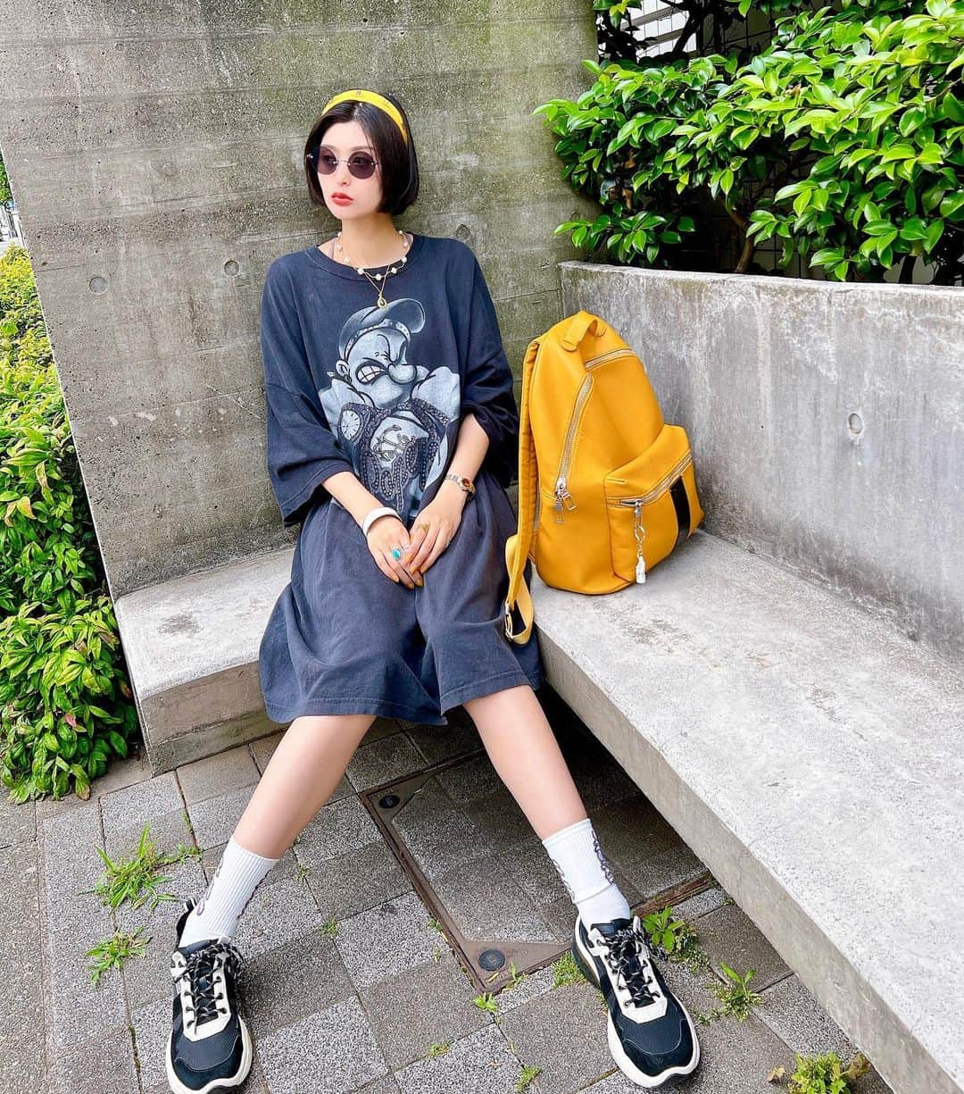 のインスタグラム：「この前の渋谷宮下パークの 古着イベントで買ったポパイビッグTシャツ🤍 なんと5XLだよ🖐️😳 170㎝の私でもワンピースとして着られて嬉しい！  top #古着 #solecakes  sneaker #coach   #古着コーデ #古着ファッション #古着好き #古着女子 #モノトーンコーデ #fashiongram #fashionlover  #vintagelove #popeye #ミカコのフク」