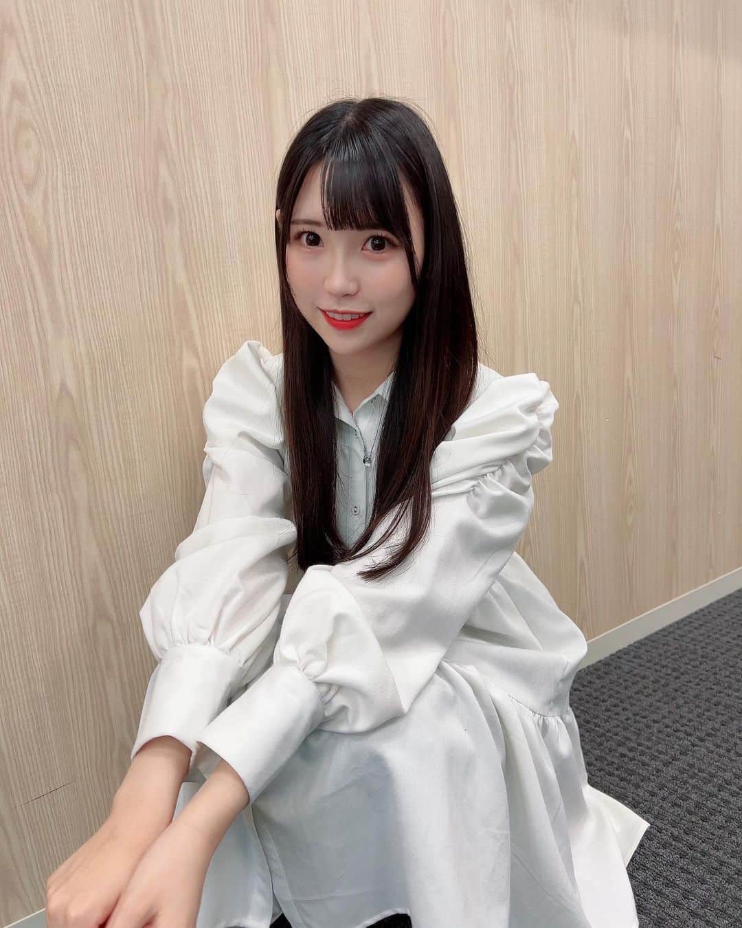 尾上美月のインスタグラム：「明日で5月終わるって言うのに、まだ長袖着てます👧🏻🫧  白ワンピは安定にかわいいっ！😽🤍  #ootd #ootdfashion #fyp #fashion #code #2023ss #骨格ストレート #骨格診断 #春コーデ #コーデ #ワンピースコーデ #ワンピース #黒髪ロング #ファッション #160cmコーデ #高身長コーデ #高見えコーデ #大人かわいい #プチプラ #おすすめ」