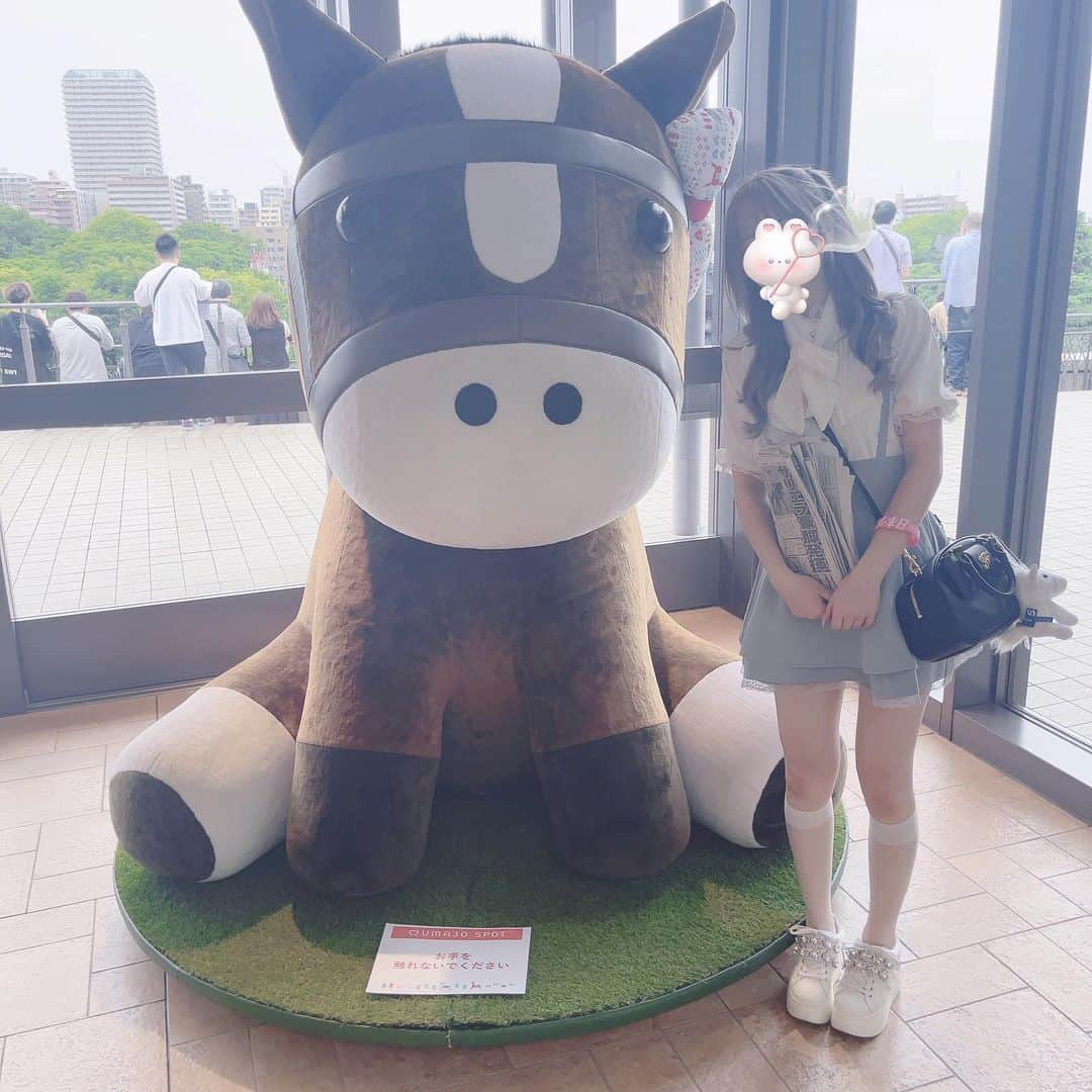 さきまるちゃんさんのインスタグラム写真 - (さきまるちゃんInstagram)「日本ダービー🏇家族と行ってきました！ 大好きな馬をたくさん見れて良かったです  #量産型加工#量産型#量産型ヲタク#量産型ヲタクになりきれないヲタク#地雷#地雷女子#地雷コーデ#地雷系女子#量産型コーデ#地雷女#ピンクヘア#地雷系女子と繋がりたい#ジャニヲタ#量産型ジャニヲタ #コンカフェ嬢#量産型女子#日本ダービー#ダービー#競馬#競馬女子 #競馬写真 #競馬好きな人と繋がりたい #競馬好き」5月30日 20時17分 - sakimaru_chan