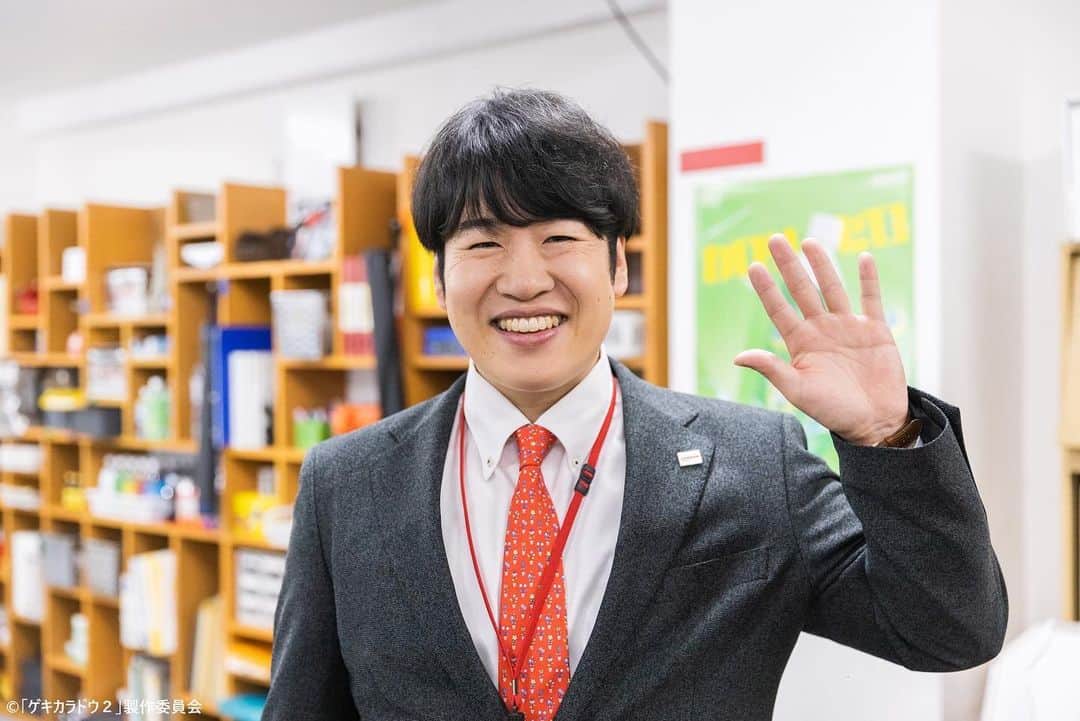 ゲキカラドウ2のインスタグラム：「🐼📸ˊ˗  今日も元気な山崎さん💪🏼 第８話では猿川にプロレス技をかけられて痛そうでした…😨  📱第8話見逃し配信中！ #Tver 📱全話配信中！ #Paravi #Lemino #ネットもテレ東  ━━━━━━━━━━━━━━ 「ゲキカラドウ２」 毎週木曜深夜𝟐𝟒:𝟑𝟎〜 ハッシュタグ▷#ゲキカラドウ #桐山照史（#ジャニーズWEST） #土村芳 #福本大晴 （#Aぇgroup/ #関西ジャニーズJr.） #森田甘路 #前川泰之 #高田純次 #平田満」