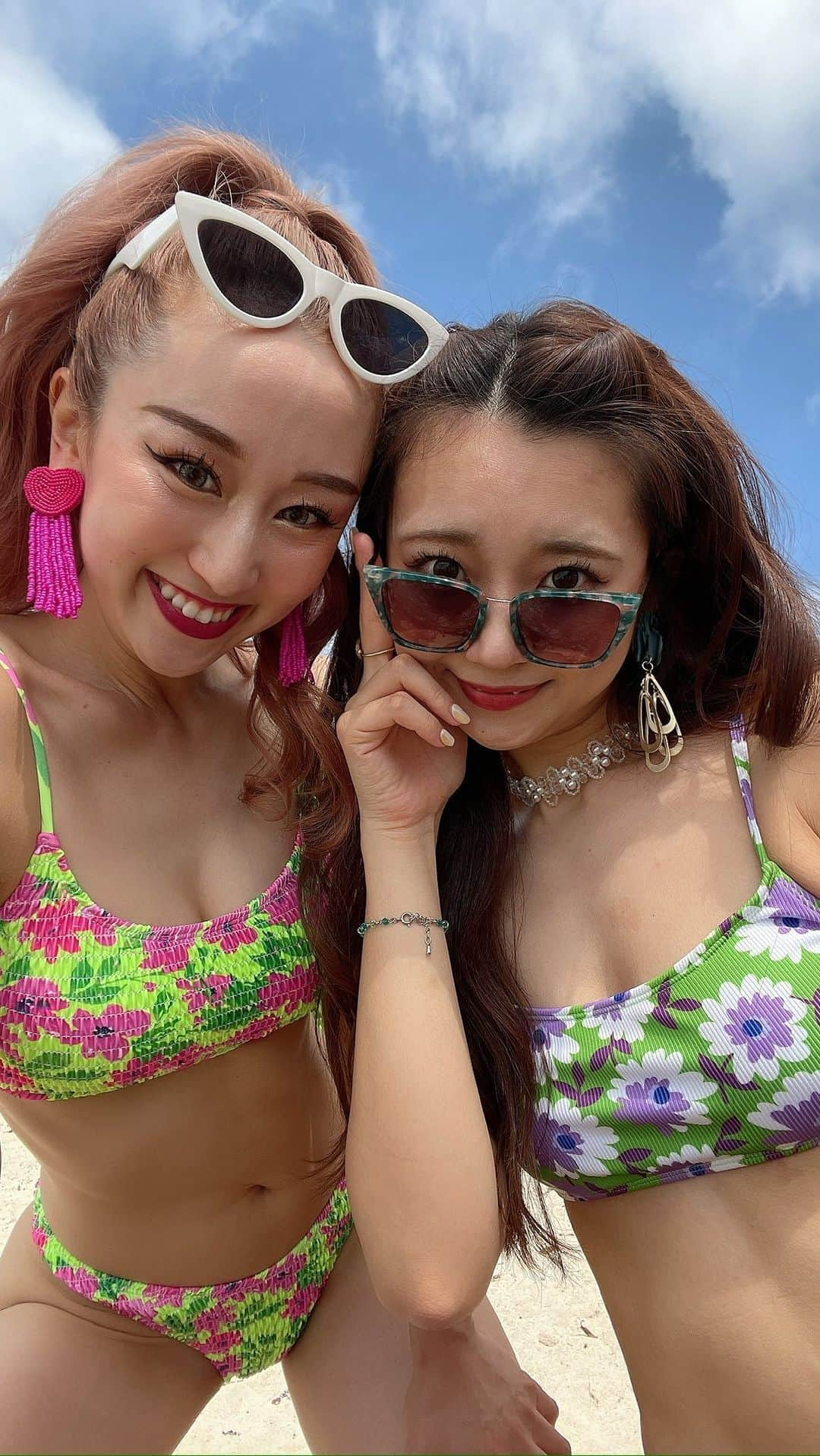 Madoka Yamamotoのインスタグラム：「ようこそ夏🪸我らのとこにずっと居てください😼👍 summer must stay our side🍉 ・ ・ #石垣旅行#石垣ビーチ#石垣島#石垣#沖縄#八重山諸島#沖縄観光#石垣観光#ビキニ#海コーデ#動画編集#vlog#summeroutfit #beachoutfit #beachgirl#bikini#tbt#okinawa#okinawatrip#ishigaki#beachtrip」