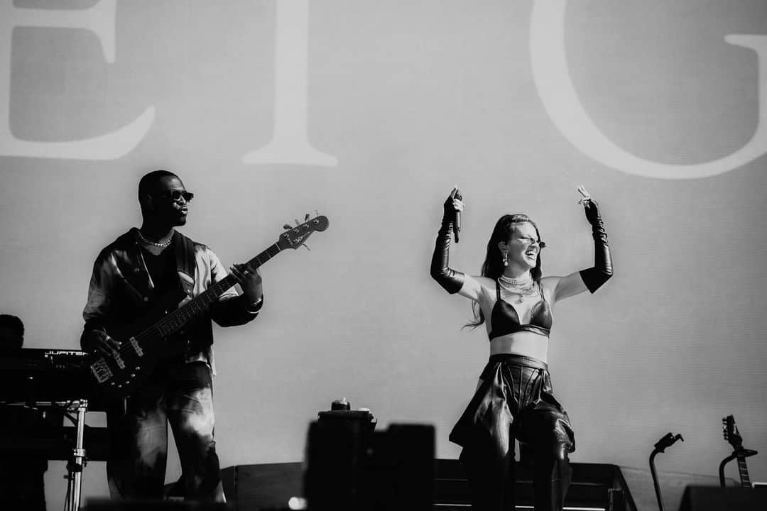ジェス・グリンのインスタグラム：「Filled with love Dundee! 🖤」