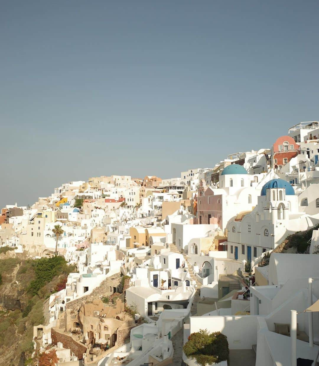 佐々木彩乃さんのインスタグラム写真 - (佐々木彩乃Instagram)「📍Greece,Santorini  THE 観光客な写真🤣  結婚式終わったらギリシャに新婚旅行行きたいね〜と話していたら 妊娠発覚。 もう海外旅行なんて頻繁に行けなくなりそうだし他も周ろうとヨーロッパ15日間の旅✈️ 2カ国目 初ギリシャ。 2泊3日のショートステイだけど楽しめた🤍」5月30日 20時35分 - ayano__sasaki