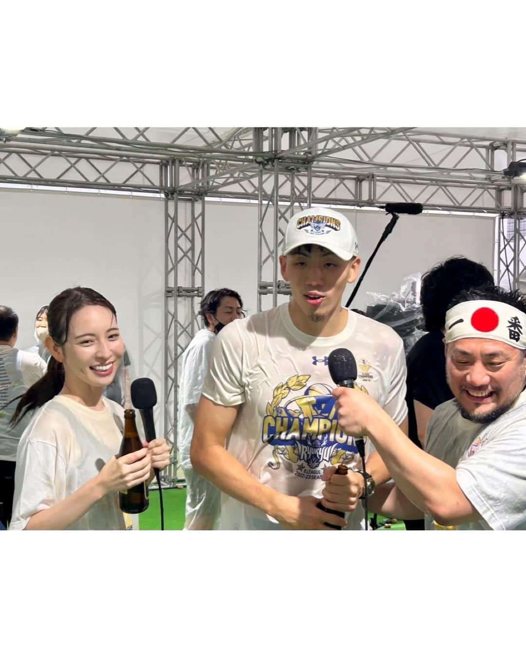 今井麻椰さんのインスタグラム写真 - (今井麻椰Instagram)「シャンパンファイト🍾✨優勝祝勝会が4シーズンぶりに開催されました🥹  ツルッツルになりました🍺  #琉球ゴールデンキングス の皆様👑優勝おめでとうございます🏆‼️  今年のファイナルも本当に感動しまくりでした。両チームに拍手。余韻がすごいです…🥺  Bリーグ最高‼️  #Bリーグ #bleague #バスケットLIVE #日本生命Bリーグファイナル #Bリーグファイナル #シャンパンファイト #ビールかけ」5月30日 20時41分 - maya_imai_124