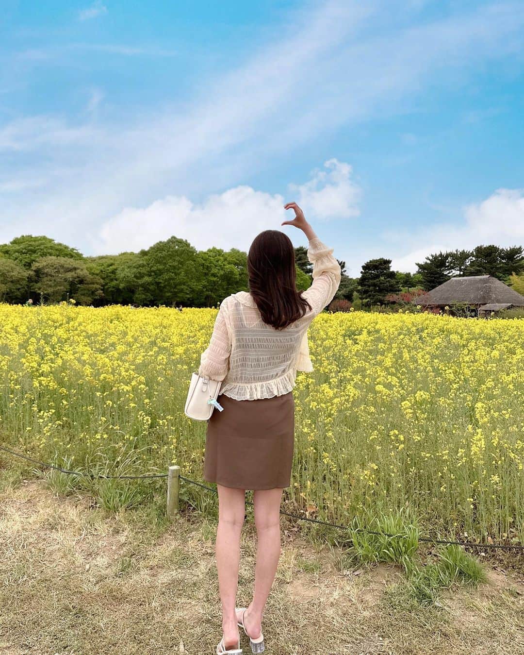 natsumiさんのインスタグラム写真 - (natsumiInstagram)「菜の花畑…💛 ˎˊ˗ ㅤㅤㅤㅤㅤㅤㅤㅤㅤㅤㅤㅤㅤ 最近お花がだいすき☺︎ 花屋あるたびにちらっとみちゃう。。 ㅤㅤㅤㅤㅤㅤㅤㅤㅤㅤㅤㅤㅤ ブラウンのキャミワンピとサンダルは @shein_japan のだよ♩ ㅤㅤㅤㅤㅤㅤㅤㅤㅤㅤㅤㅤㅤ ㅤㅤㅤㅤㅤㅤㅤㅤㅤㅤㅤㅤㅤ 最近暑すぎて体力がやばい。。がんばる‼️ ㅤㅤㅤㅤㅤㅤㅤㅤㅤㅤㅤㅤㅤ ㅤㅤㅤㅤㅤㅤㅤㅤㅤㅤㅤㅤㅤ ㅤㅤㅤㅤㅤㅤㅤㅤㅤㅤㅤㅤㅤ #ootd #code #shein #shein購入品 #国営ひたち海浜公園 #菜の花畑 #キャミワンピ #サンダルコーデ」5月30日 20時44分 - iskw_ntm