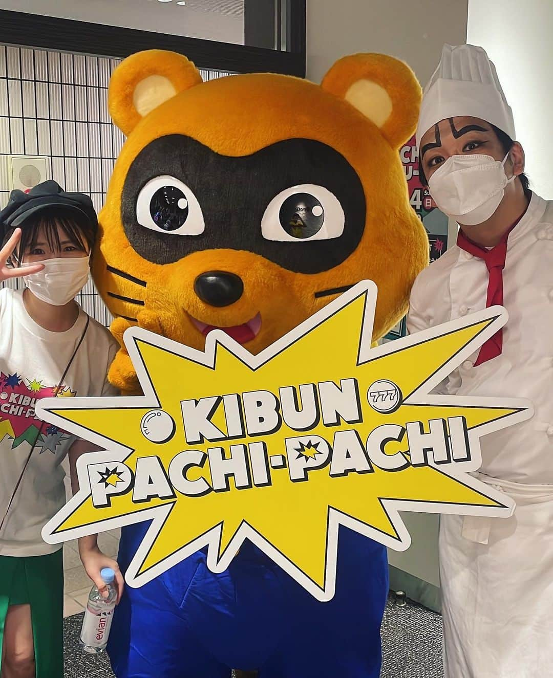 森本レオ子さんのインスタグラム写真 - (森本レオ子Instagram)「KIBUN PACHI-PACHI ショールームラリーに参加しました🥳  思った以上に規模が大きい祭でして、パチンコメーカー各社さんの気合いがハンパなかったーー😳😳  お客さんも600-700人ほど居たんじゃないかな。あんなに賑やかな東上野のパチンコ村は初めてみたし、ふらふら歩いているだけで色んな人が声かけてくれるから変な感じでした。  ディズニーみたいだったしサーキットライブみたいでもありました。貴重な体験だったなーー。  #kibunpachipachiショールームラリー #kibunpachipachi委員会 #パチンコ #東上野 #パチンコ村」5月30日 20時46分 - leocodon