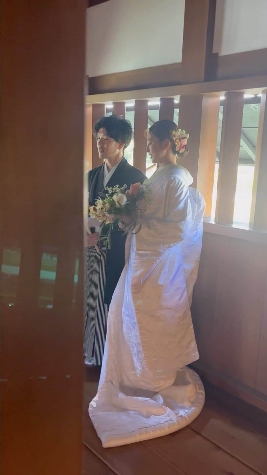 大進ウェディングのインスタグラム：「. . . shooting scenery𓂃 𓈒𓏸𑁍‬ . . . @daishin.sosha_wedding  @wedding.hairmake  . . . #2023夏婚  #2023秋婚  #2023冬婚」