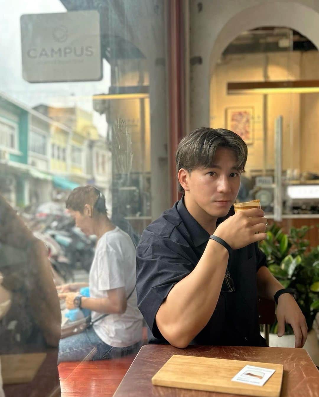 堀米航平のインスタグラム：「.  カフェ巡り☕️  この通りはオシャカフェがたくさんあるのでおすすめです🇹🇭  #cafe」