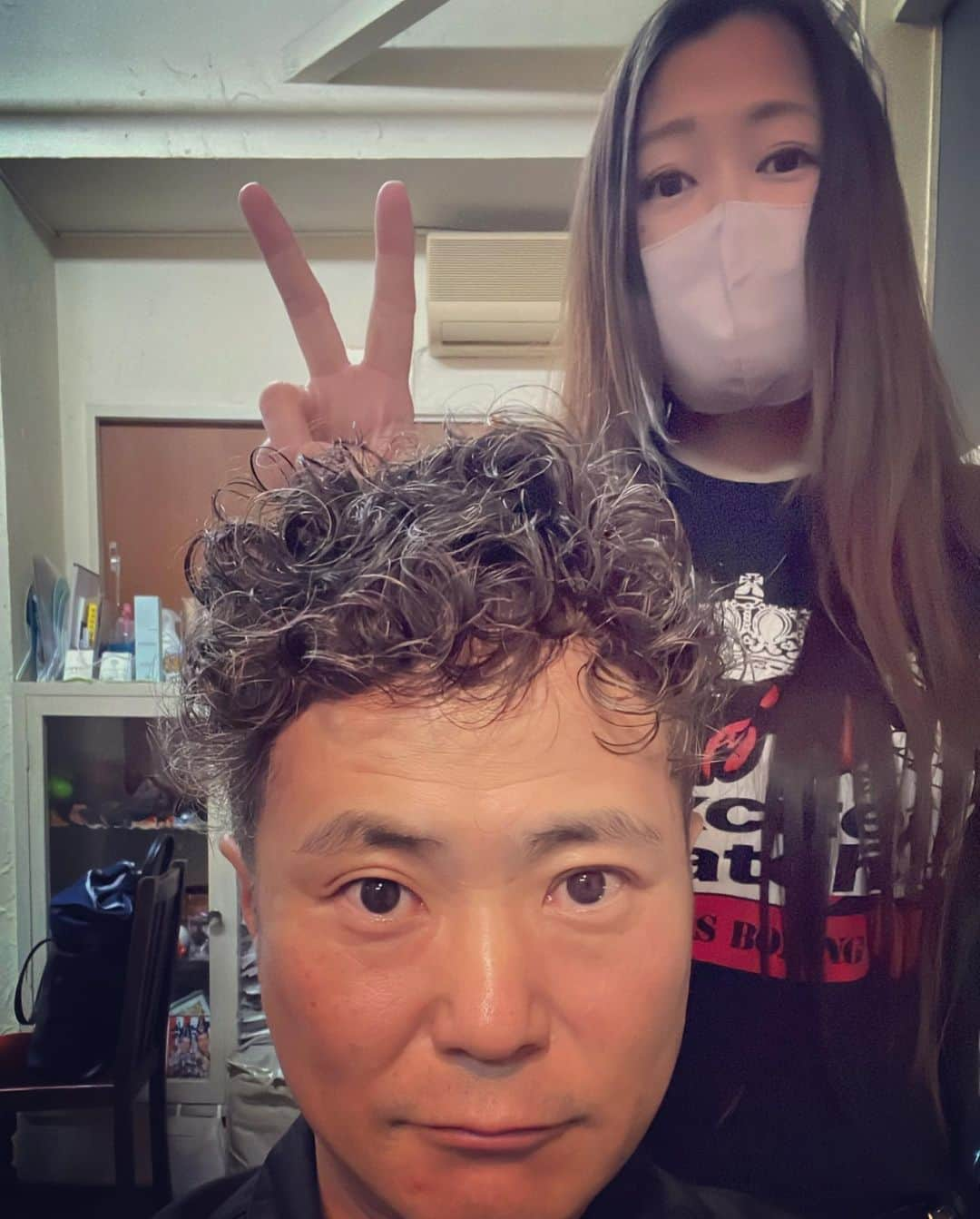 杉本知香さんのインスタグラム写真 - (杉本知香Instagram)「小杉さん、入江くん、ですよ。 スッキリですyo!  #中目黒美容室 #ブラマヨ小杉#ブラックマヨネーズ #小杉竜一 #カラテカ入江 #入江慎也#ピカピカ #ですよ#あーいとぅいまてーん」5月30日 20時54分 - sugimotoc