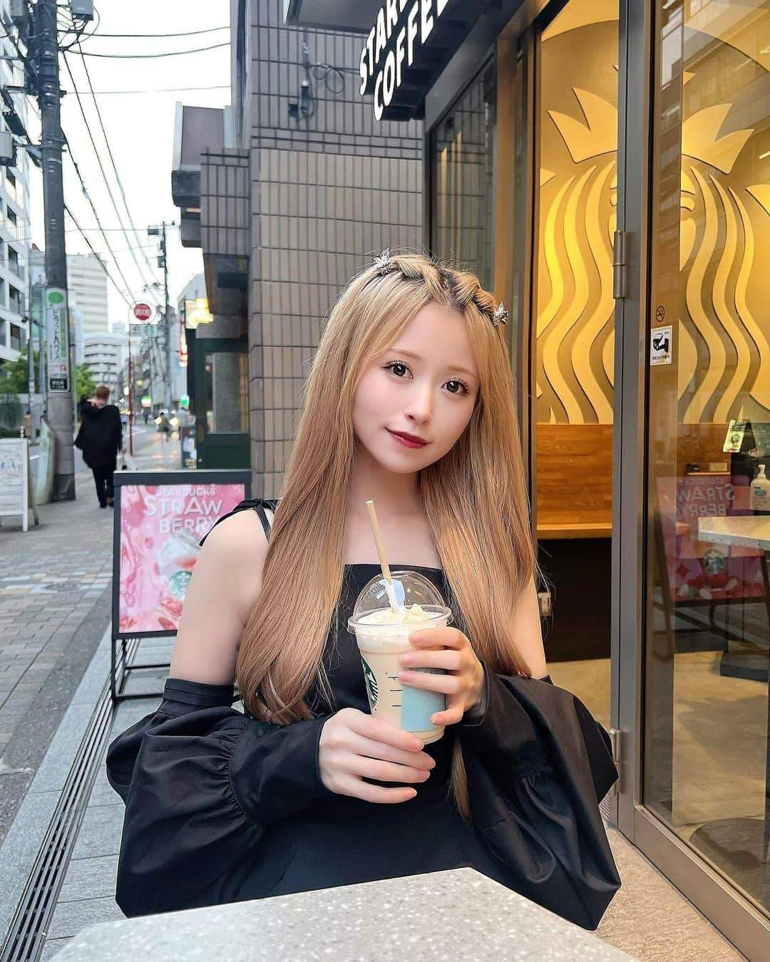 冨吉明日香さんのインスタグラム写真 - (冨吉明日香Instagram)「お姉ちゃんと展示会巡りした日☕️  まだ髪の毛キンキンだったとき！ この日アッツすぎて新しいお洋服 おろした☺️また着て載せる☺️」5月30日 21時00分 - asuka__t920